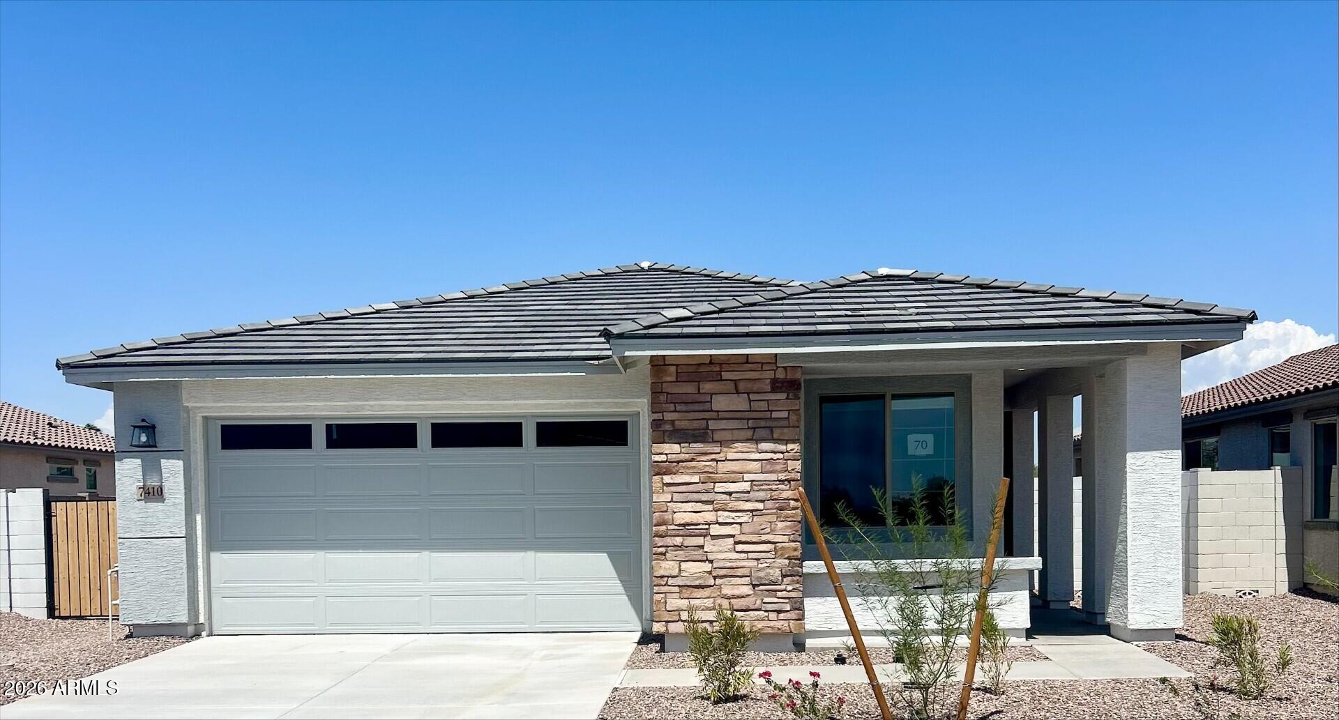 7410 W Rose Lane — photo
