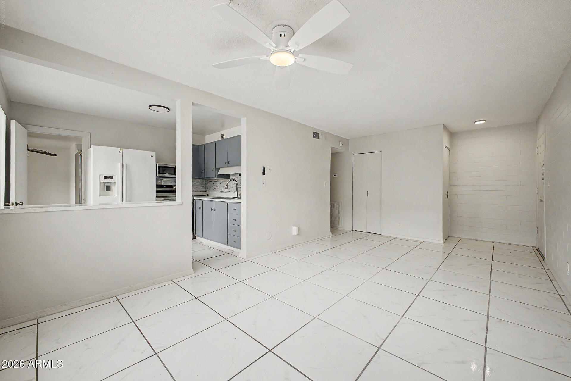 2549 W Rose Lane Unit a-113 — photo