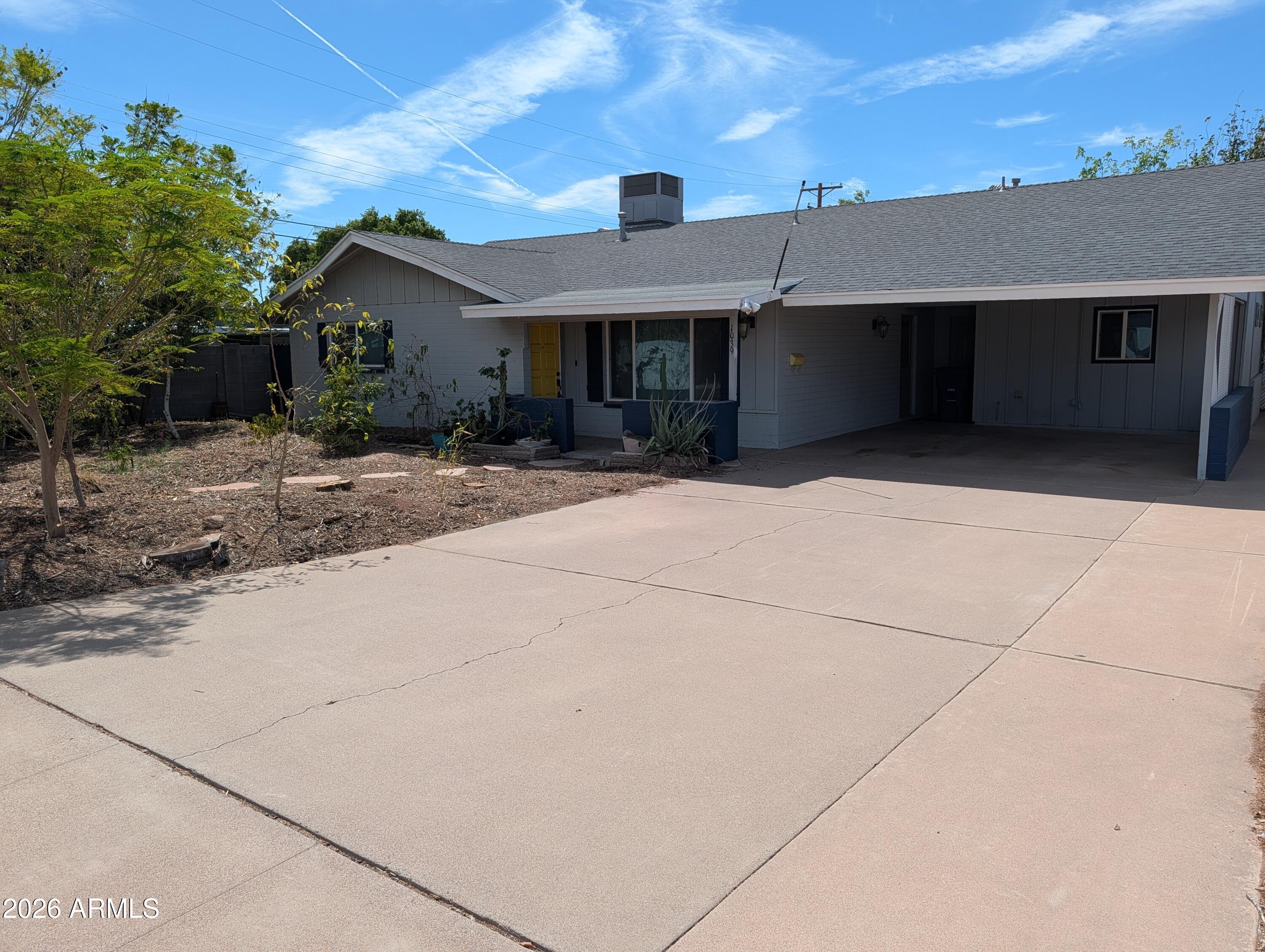 1039 E Larkspur Lane — photo