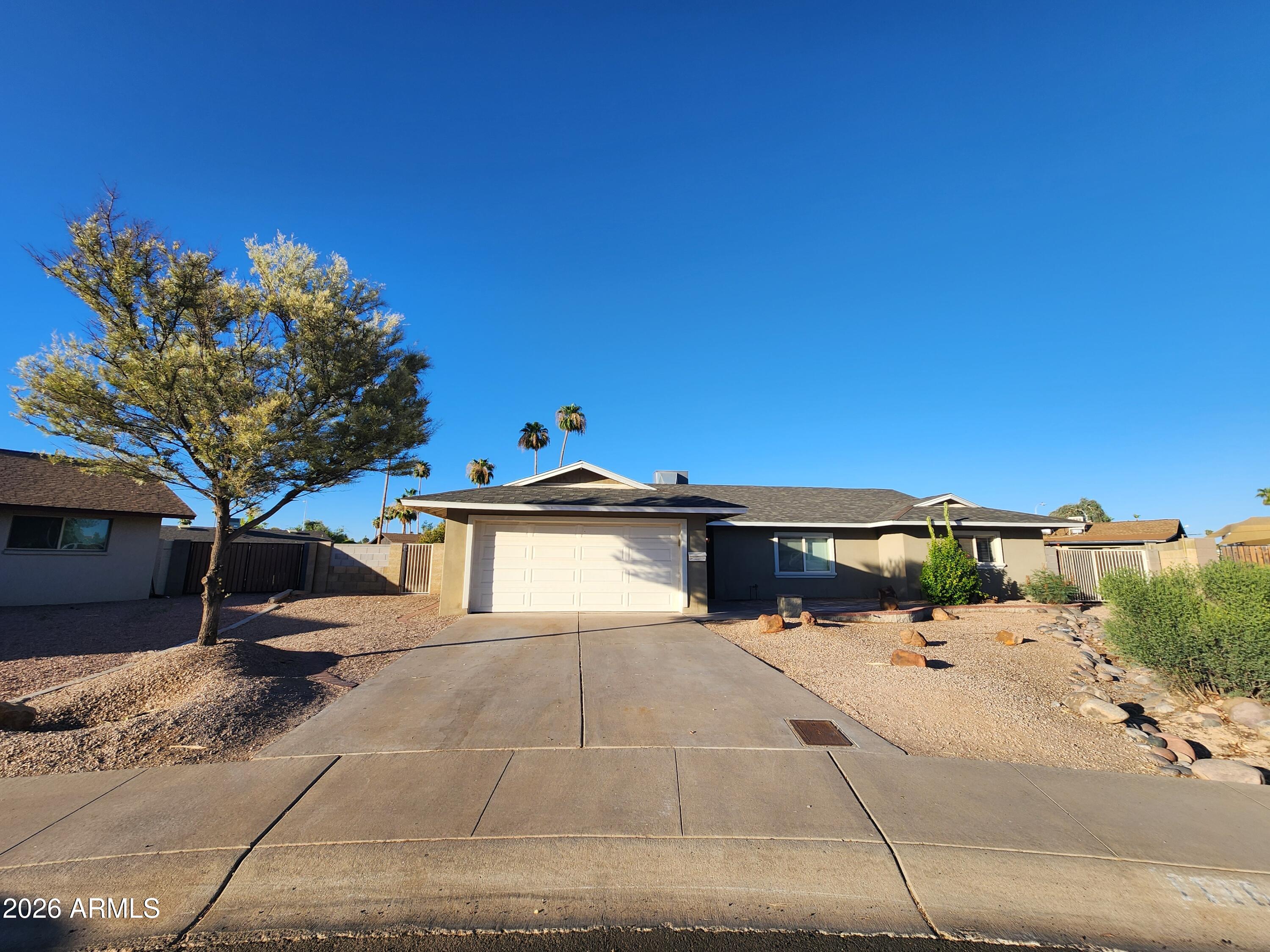 1116 E Redfield Road — photo