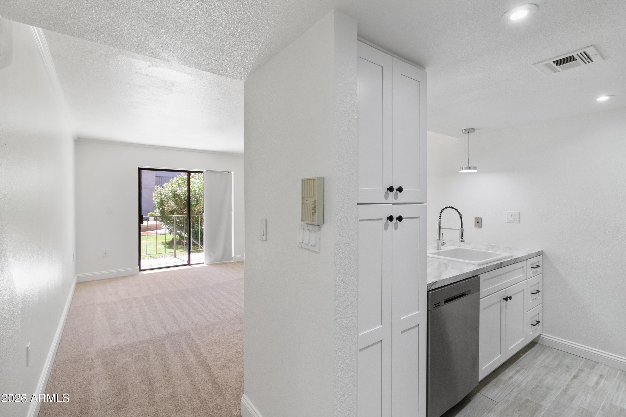 3033 E Devonshire Avenue 1016 — photo