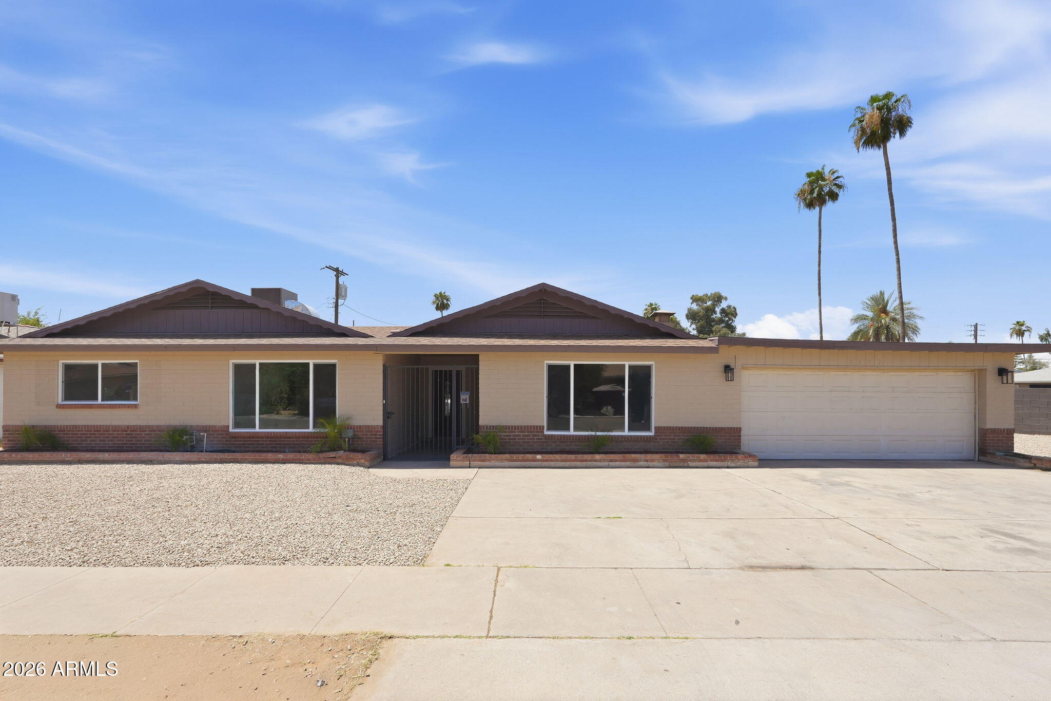 2617 W Lawrence Road — photo