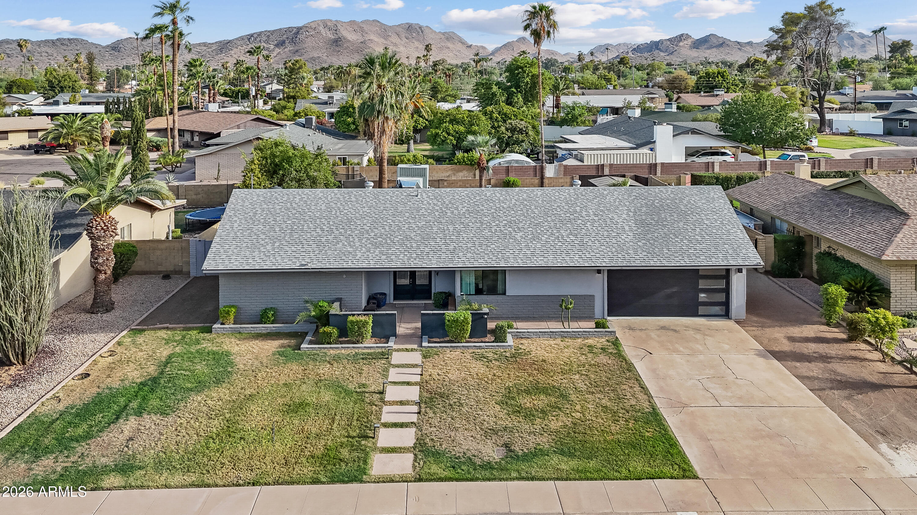 3915 E Yucca Street — photo