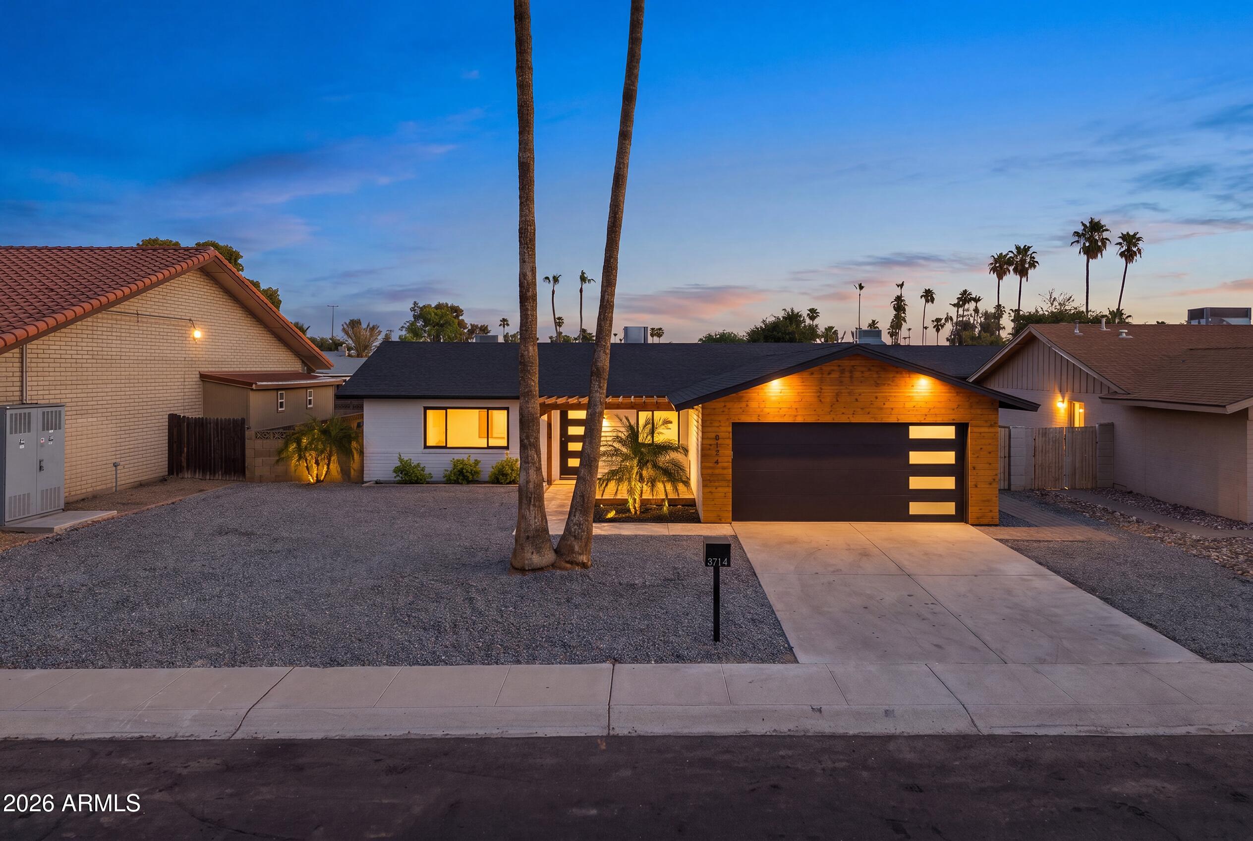 8114 E Jackrabbit Road — photo