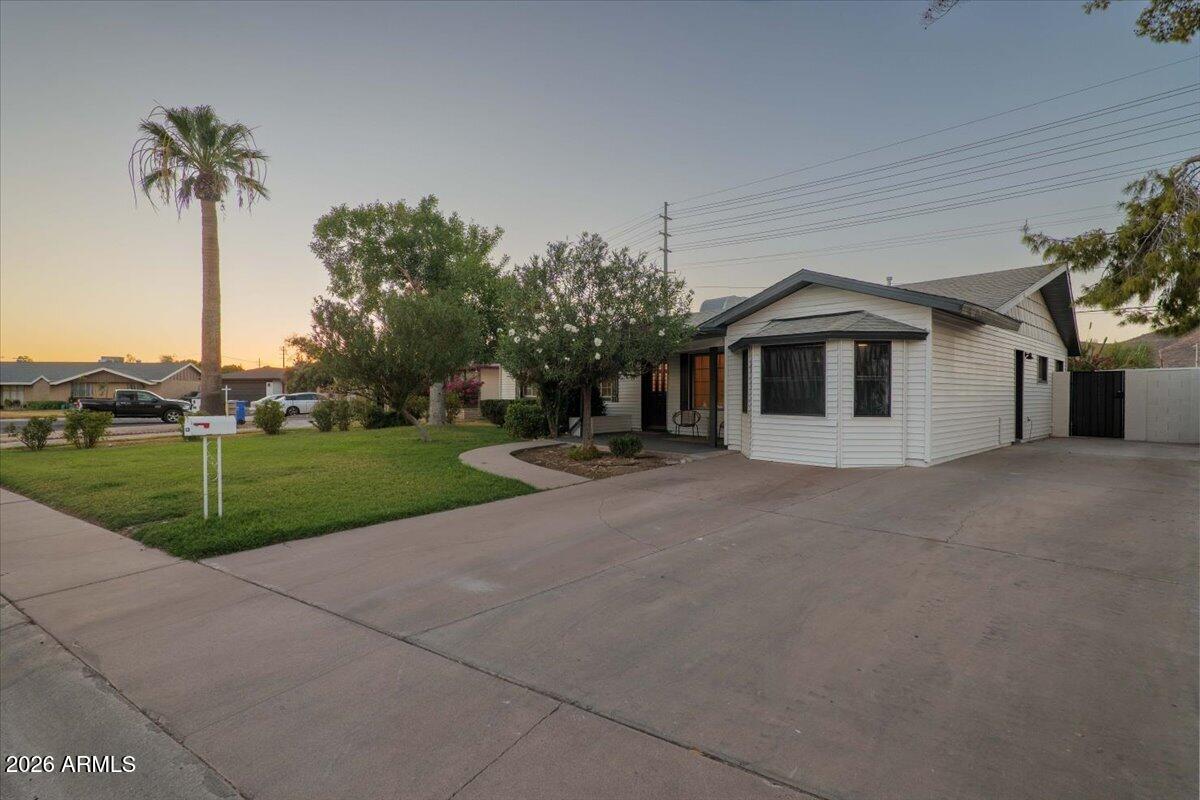 1708 W Sunnyslope Lane — photo