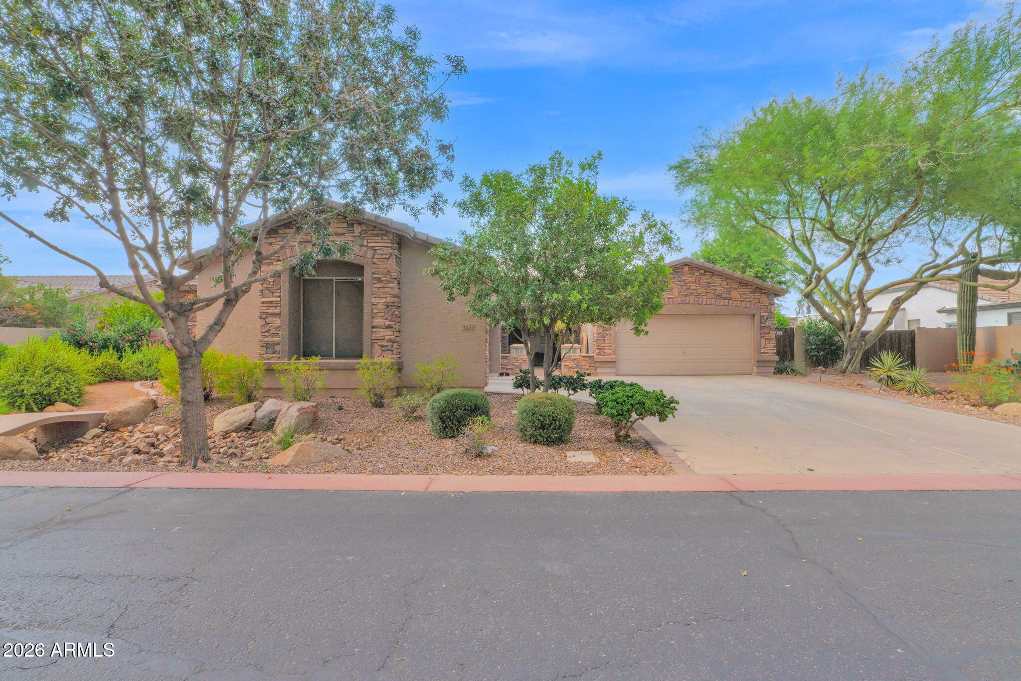 1122 E Longhorn Place — photo