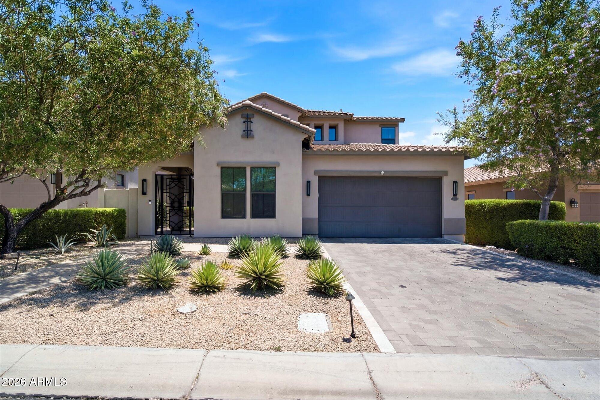 10019 E Hillside Drive E — photo