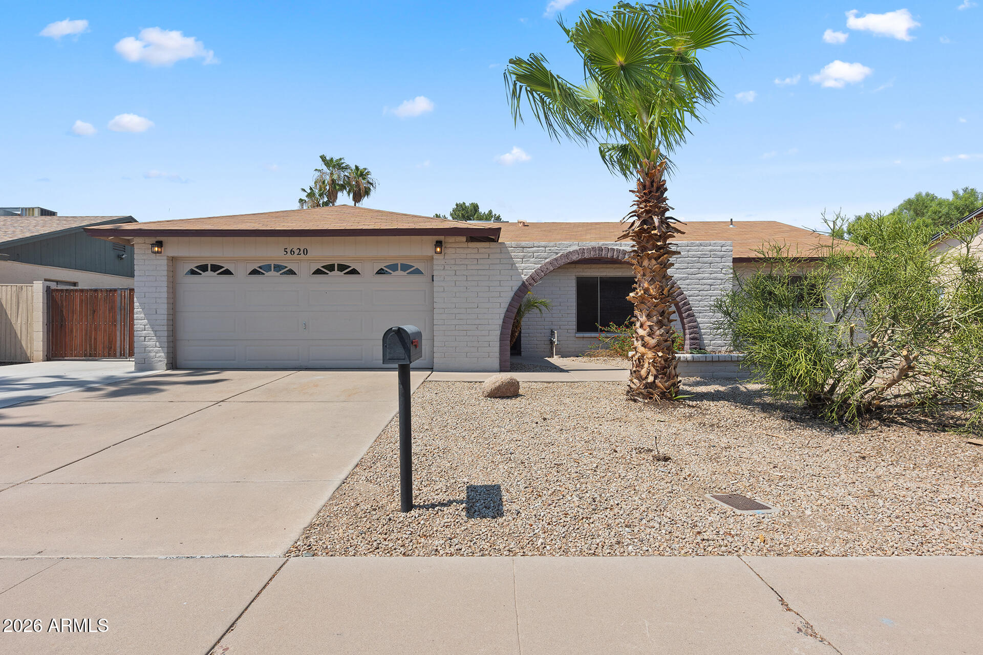 5620 W Hearn Road — photo