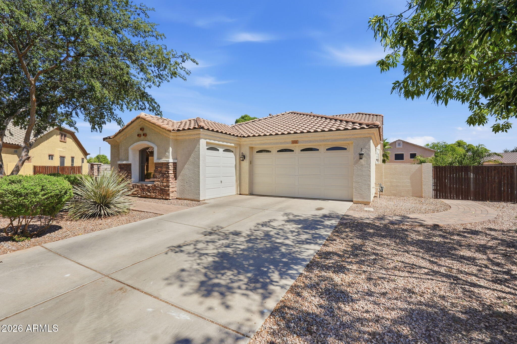 1228 E Arrowhead Trail — photo
