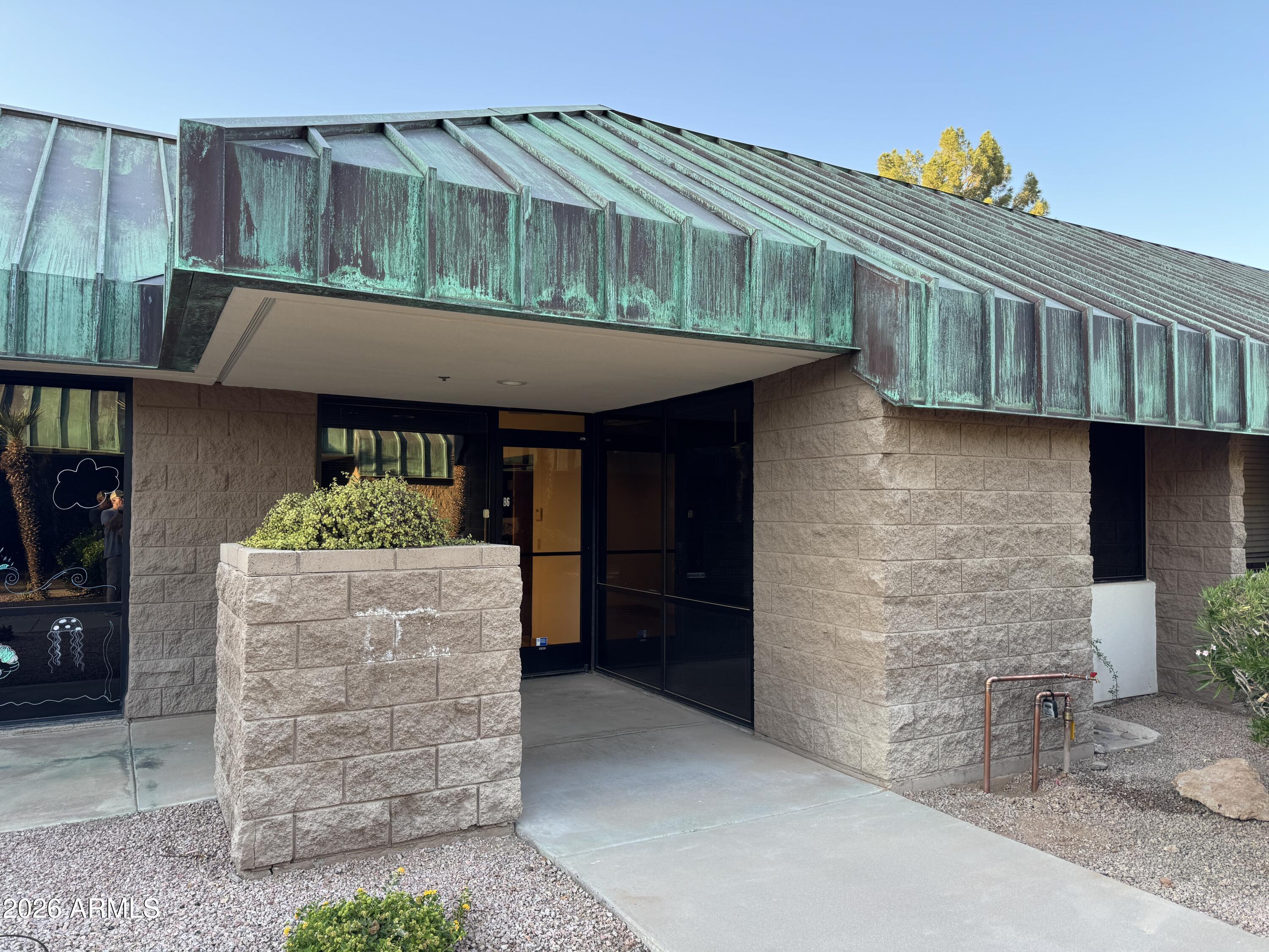 912 W Chandler Boulevard B6 — photo
