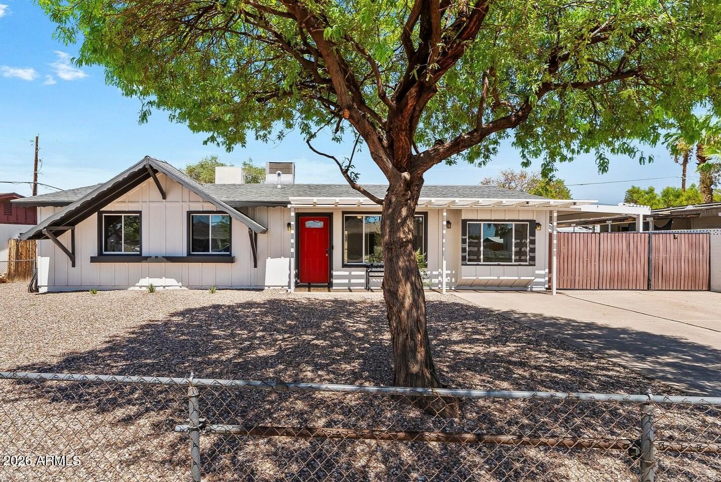 2240 W Paradise Drive — photo