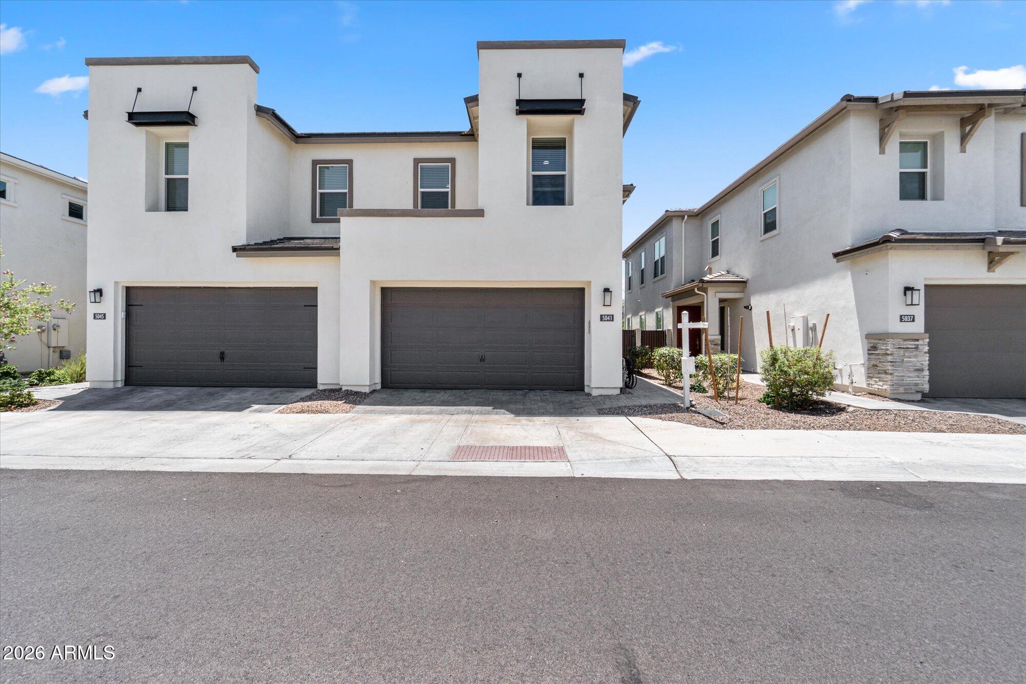 5041 E Woodridge Drive — photo