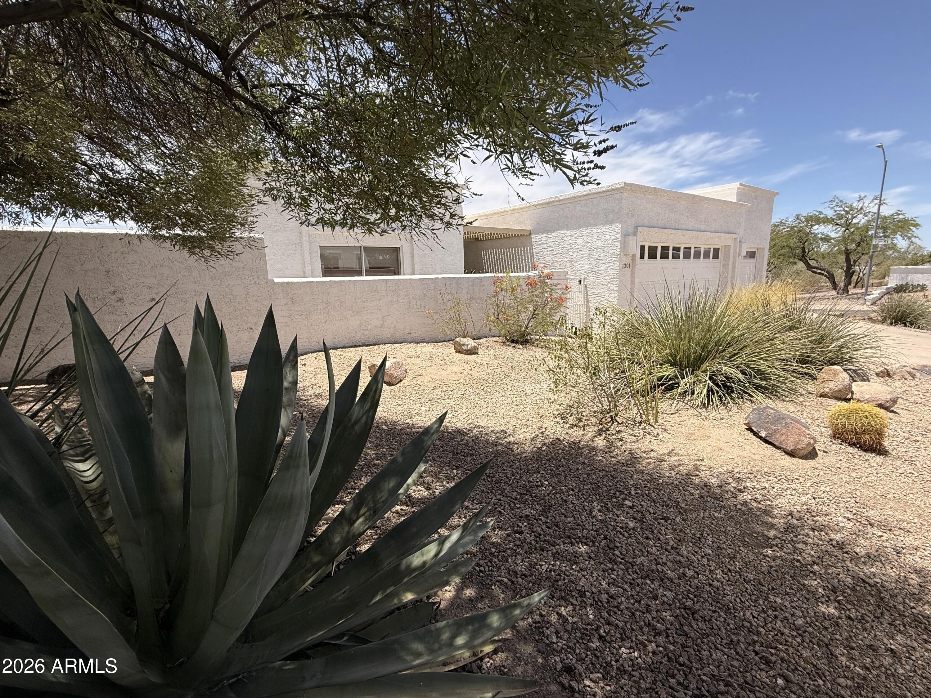 1301 E Rowlands Lane — photo