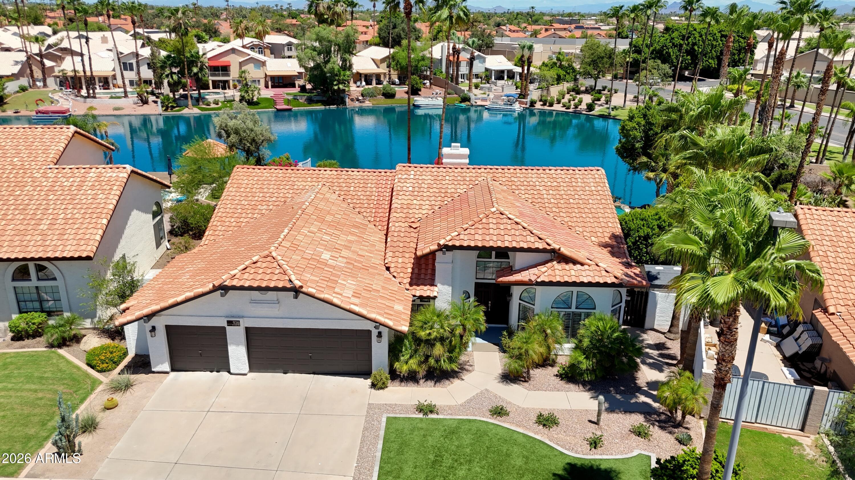 926 W Coast Drive — photo