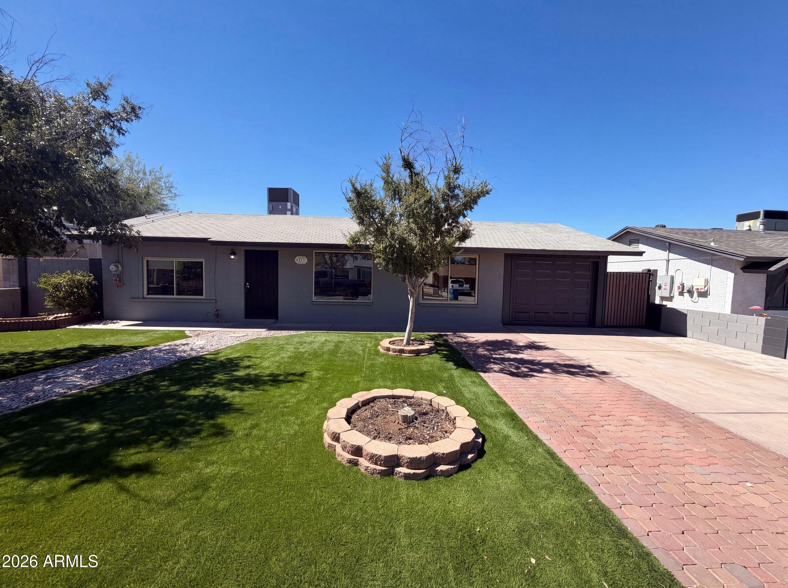 2027 W Corrine Drive — photo