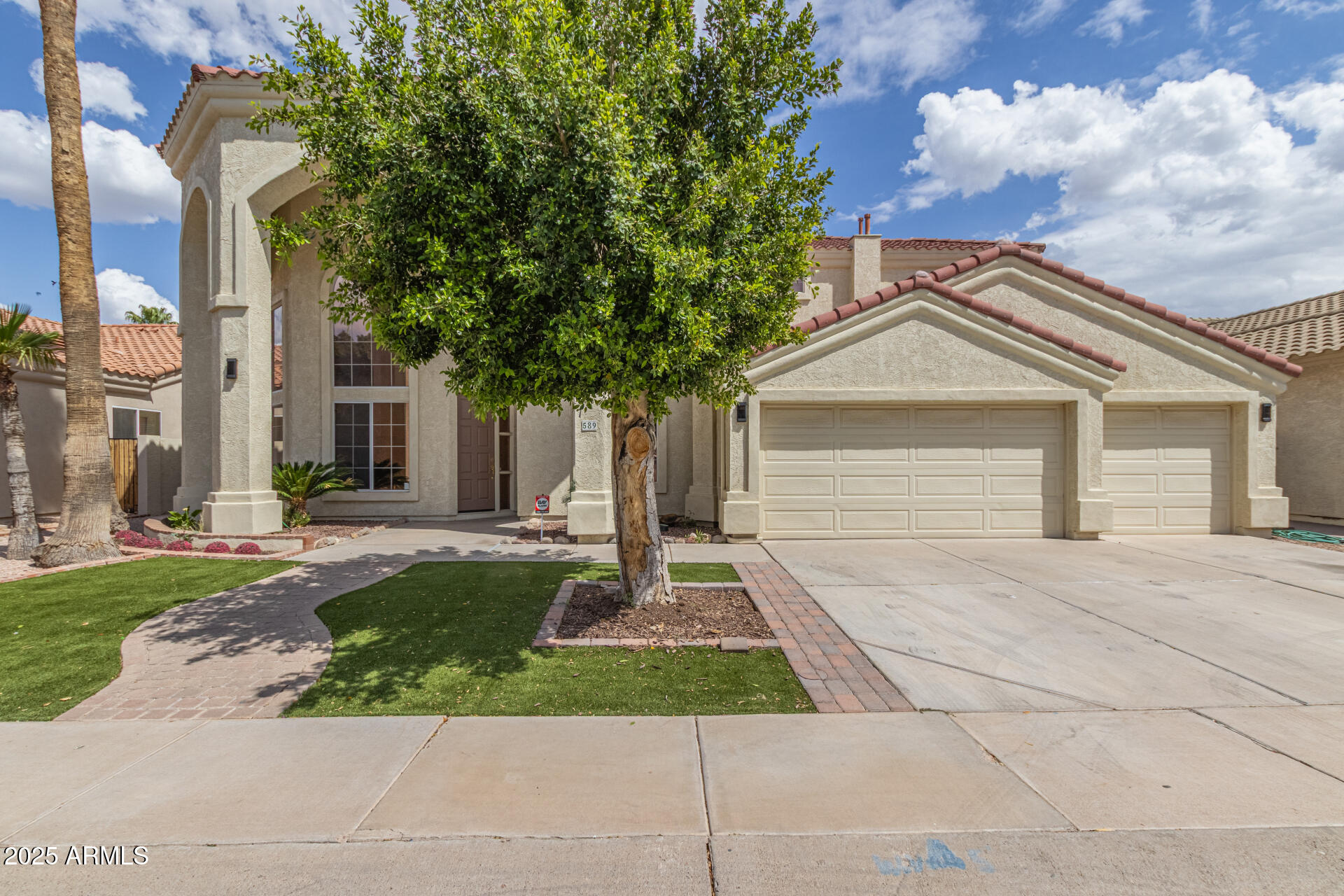 589 N Acacia Drive — photo