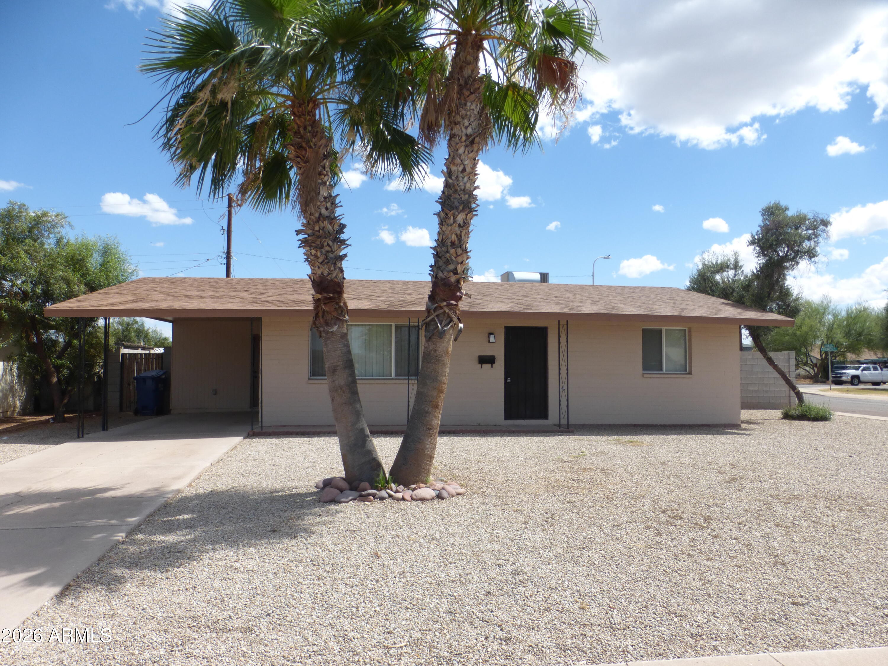 1539 W Huntington Drive — photo