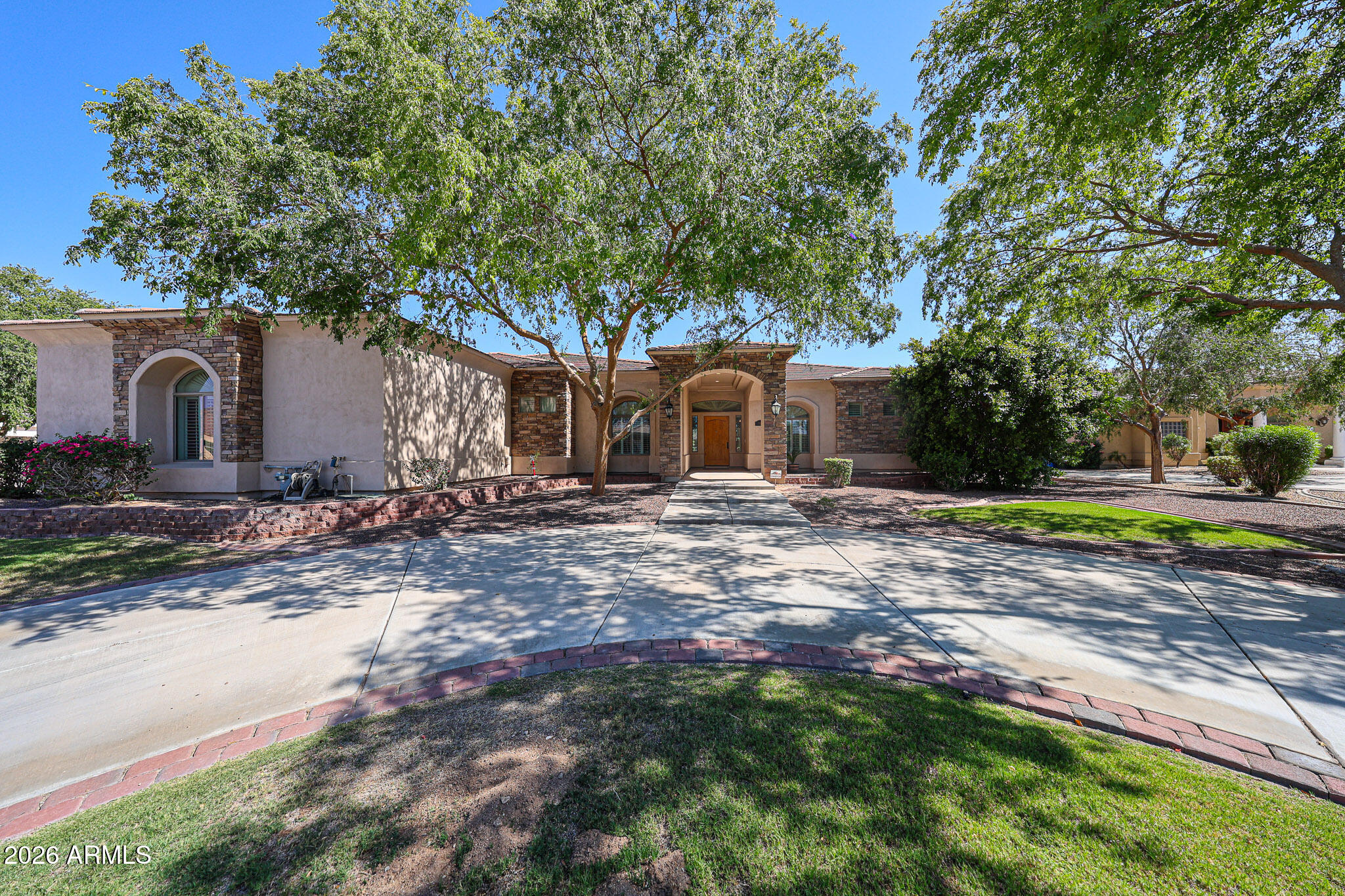 925 E Valencia Drive — photo