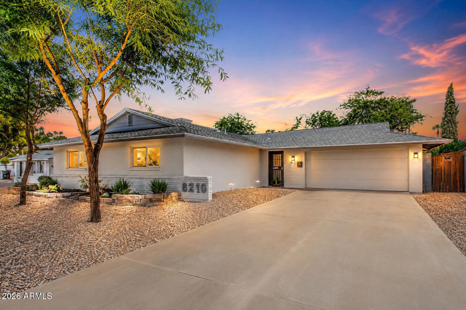 8219 E Valley View Road — photo