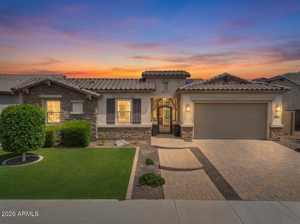 992 E Parkview Drive — photo