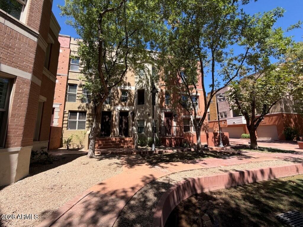 555 W 6th Street — photo