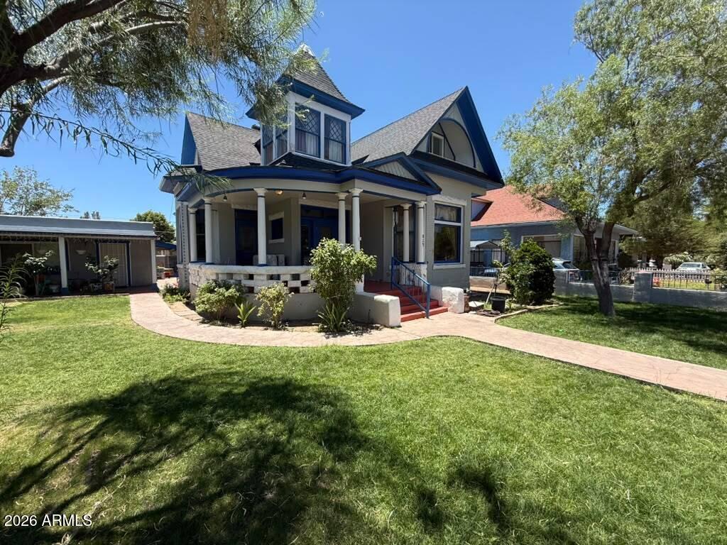 825 E 9th Street — photo