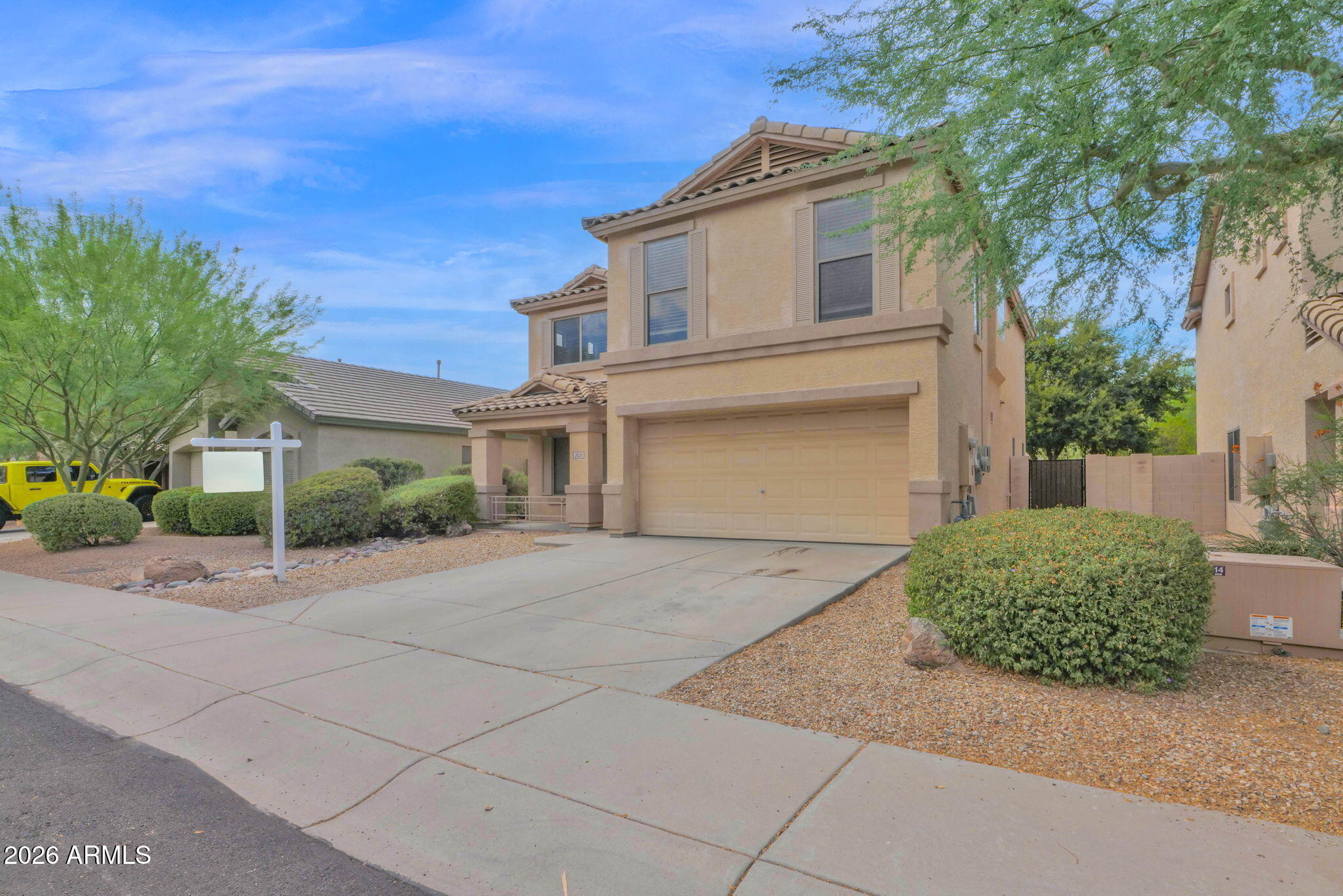 2521 W Red Fox Road — photo