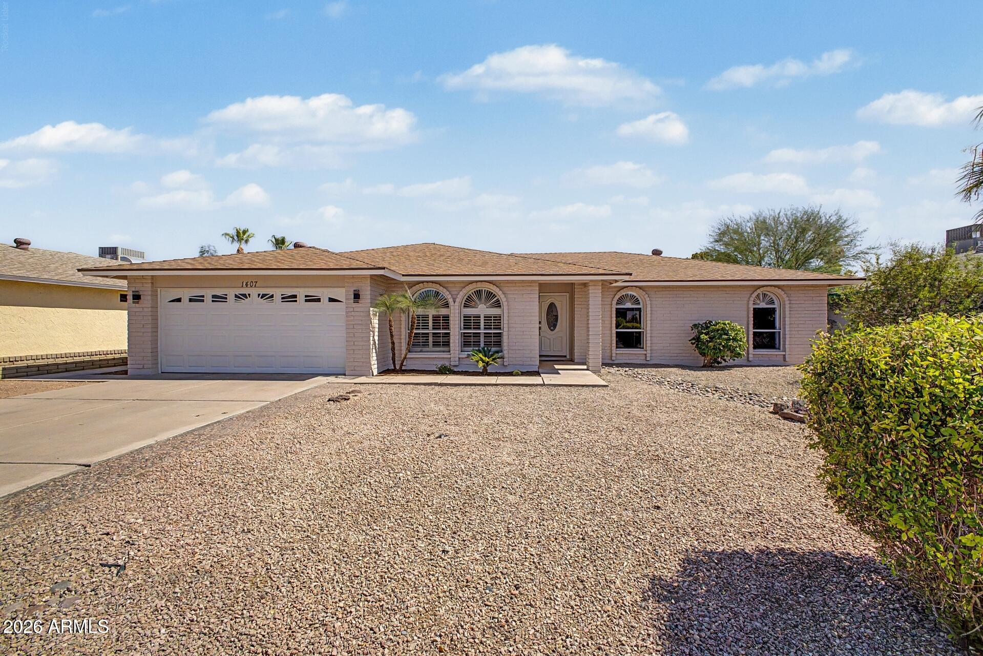 1407 E Gemini Drive — photo