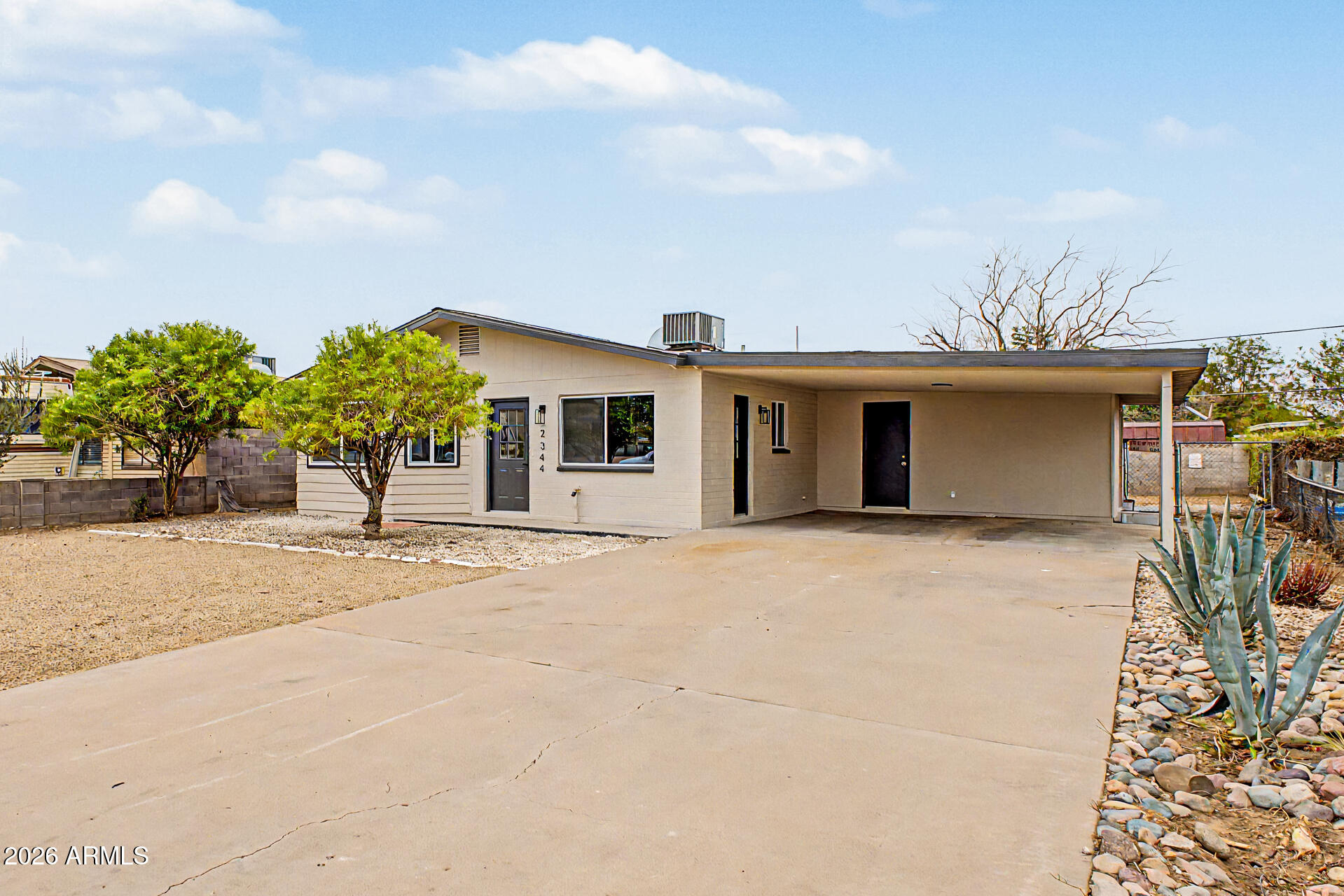2344 W Cholla Street — photo