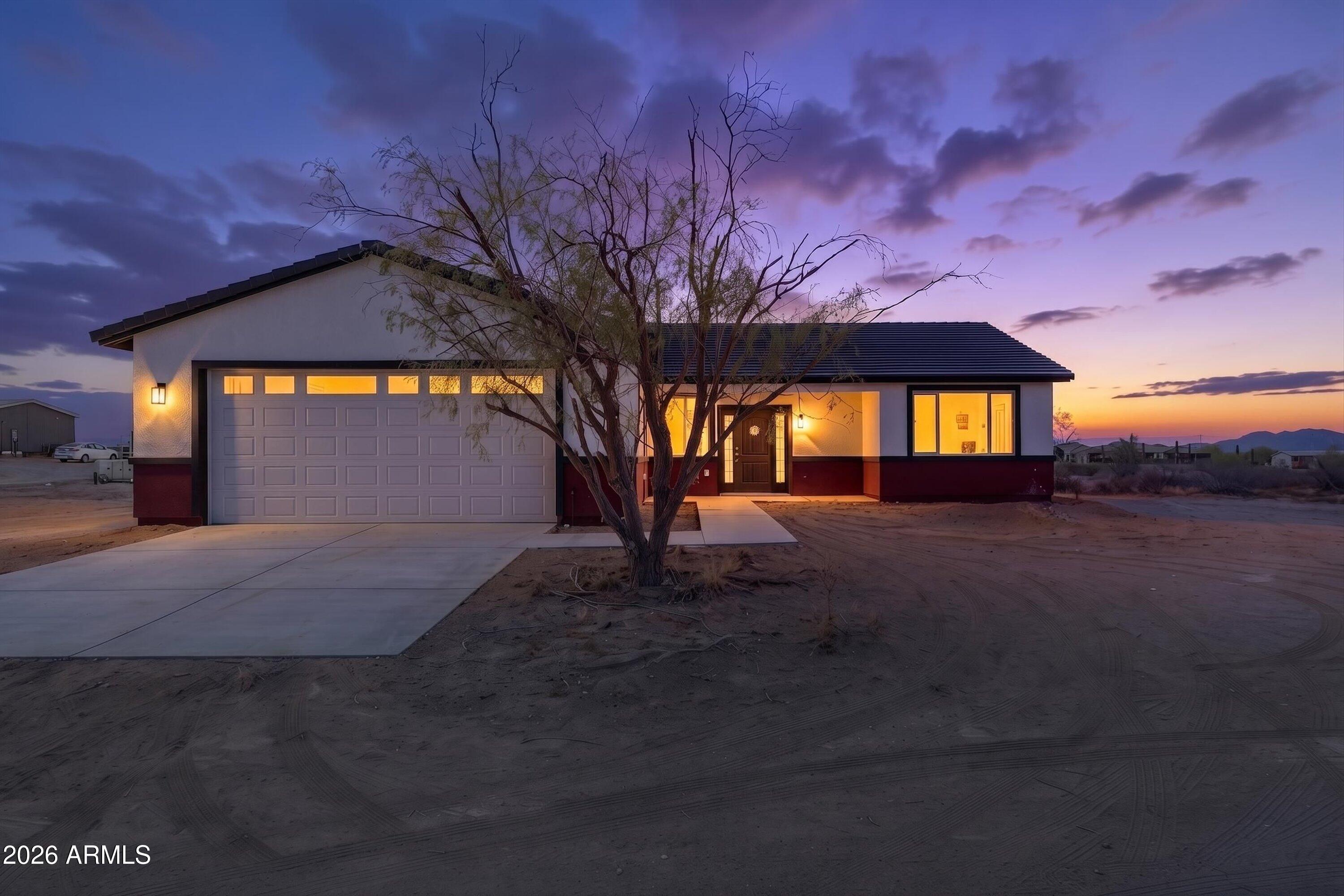 38545 W Montebello Avenue — photo
