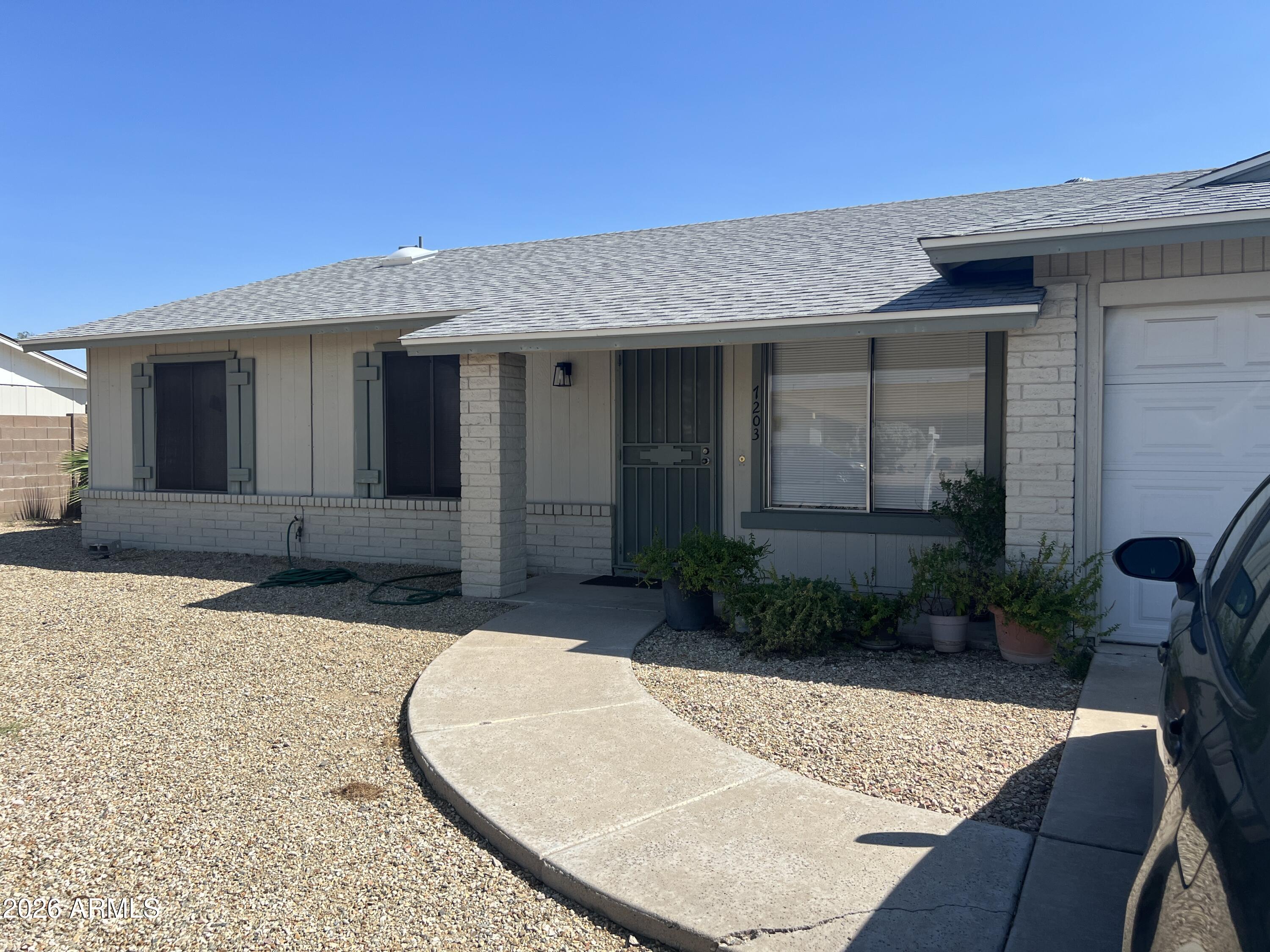 7203 W Hatcher Road — photo