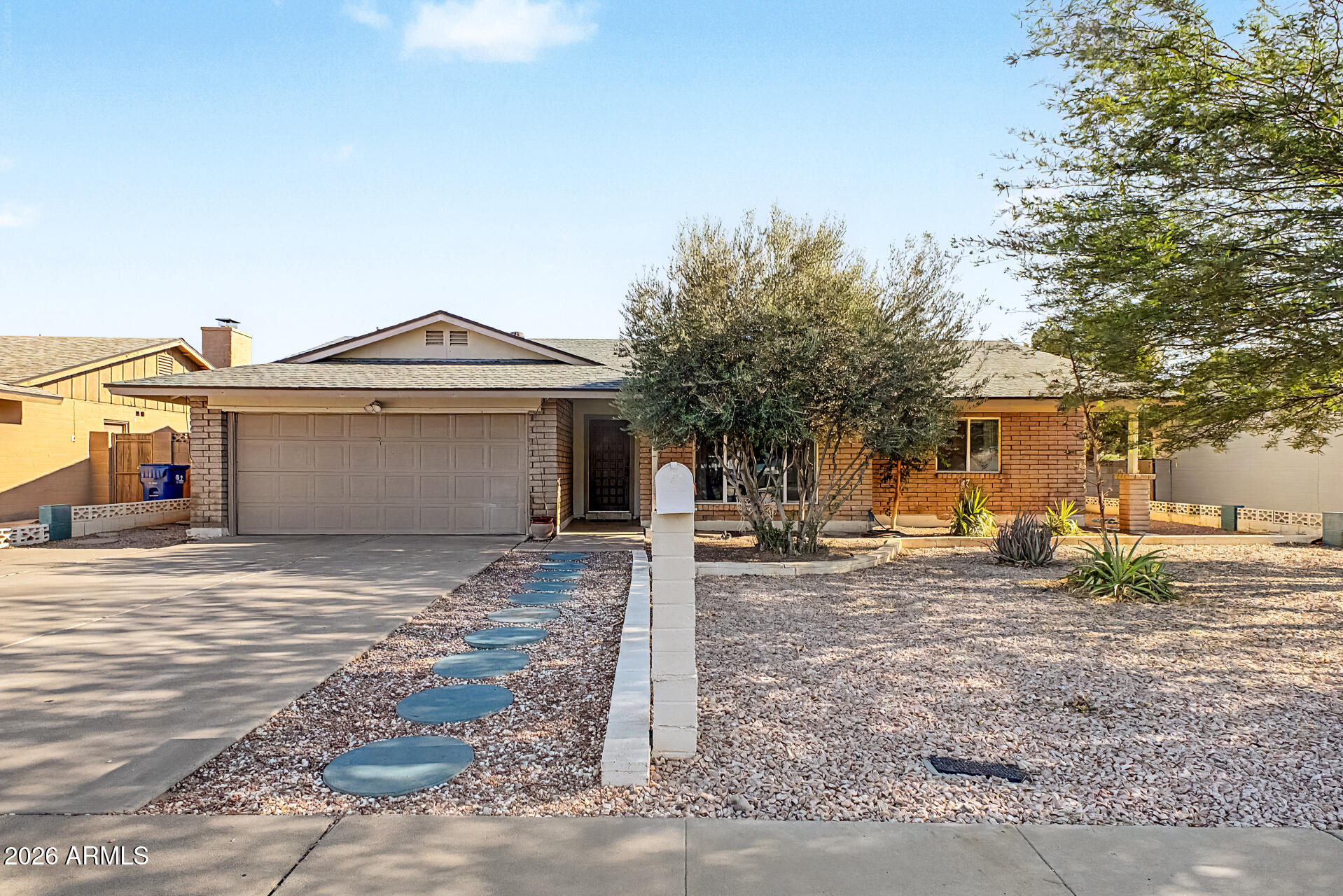 2117 E Oxford Drive — photo