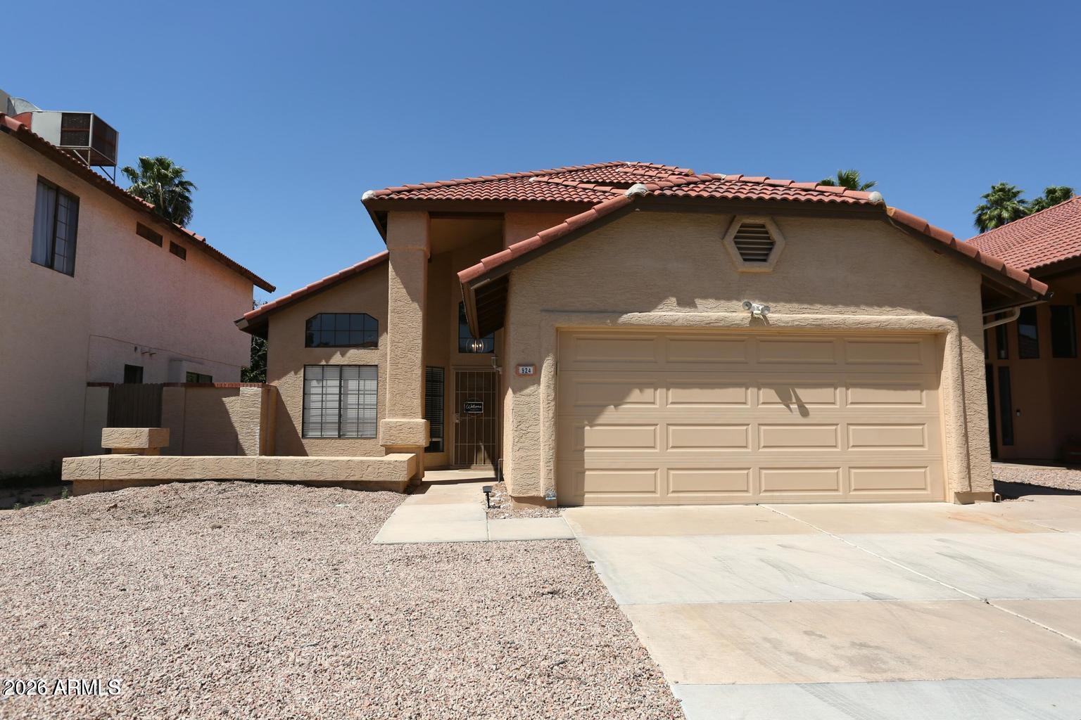 924 E Manor Drive — photo