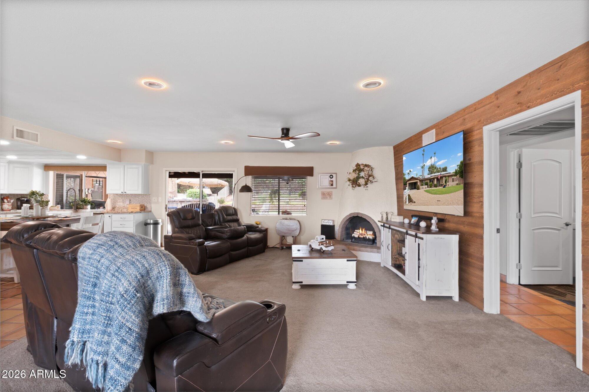 5834 E Waltann Lane — photo