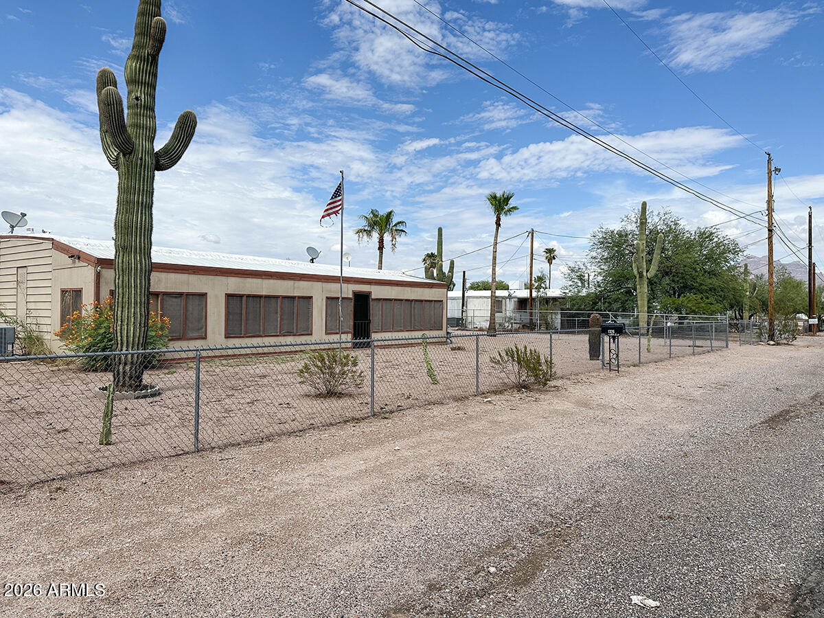 1326 W Greasewood Street — photo