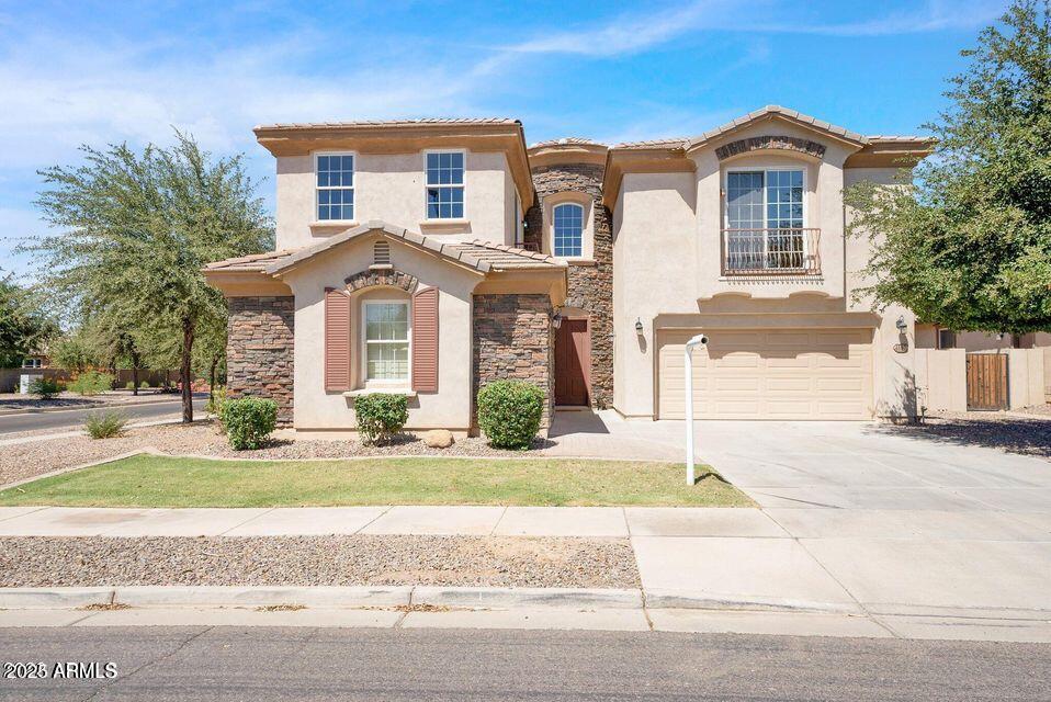 4590 E Waterman Street — photo