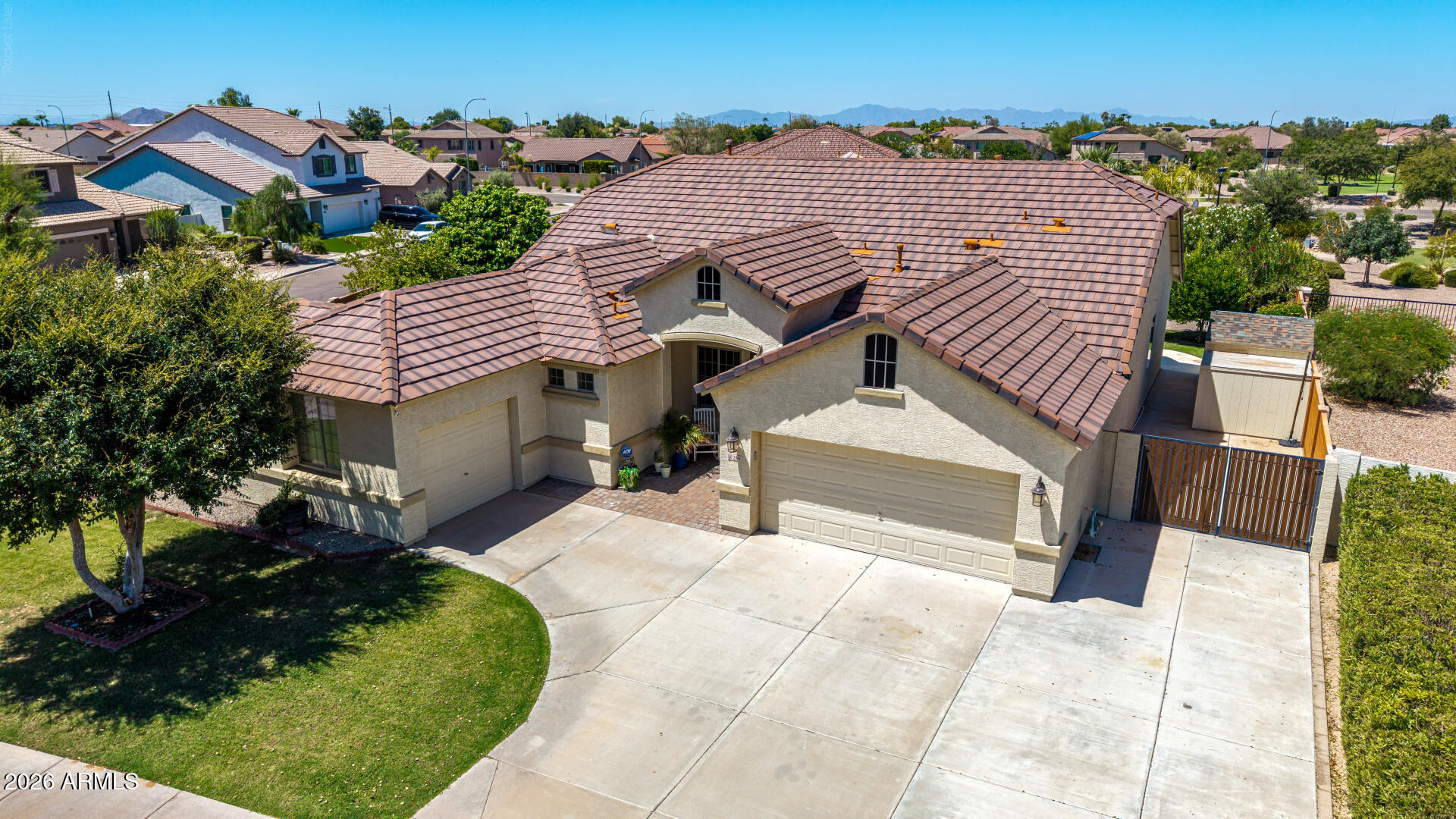 2801 E Lindrick Drive — photo