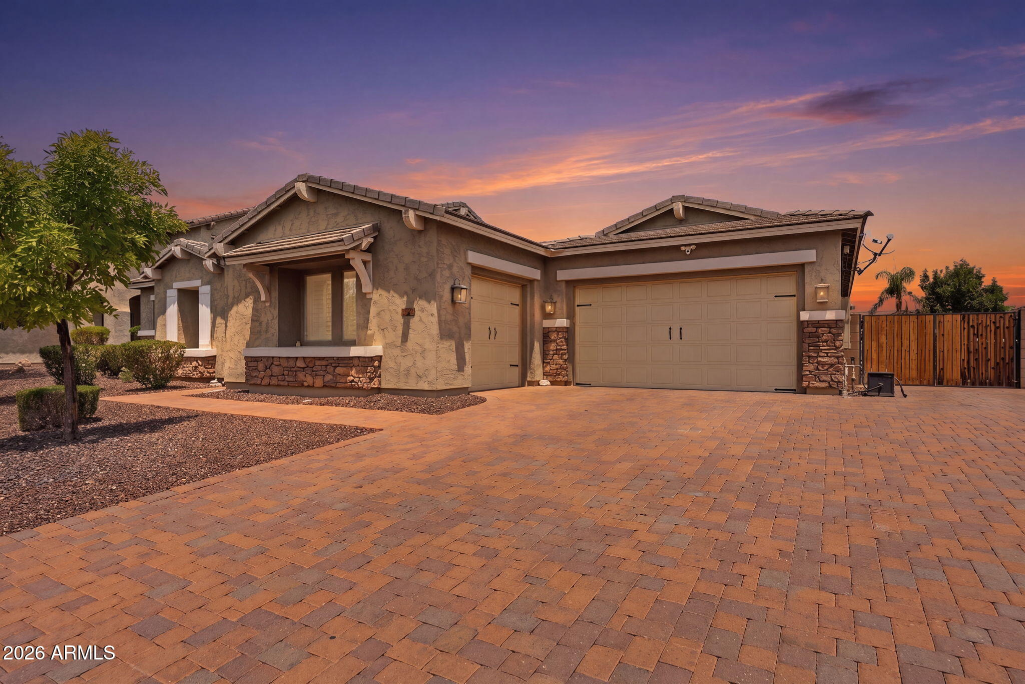 9358 W Foothill Drive — photo