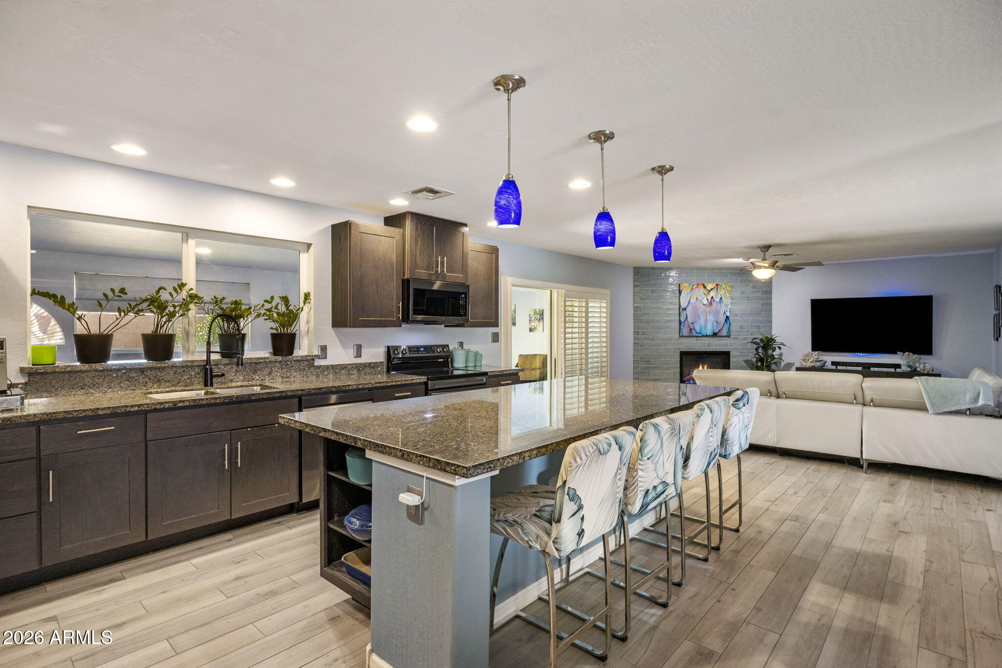 417 E Beck Lane — photo