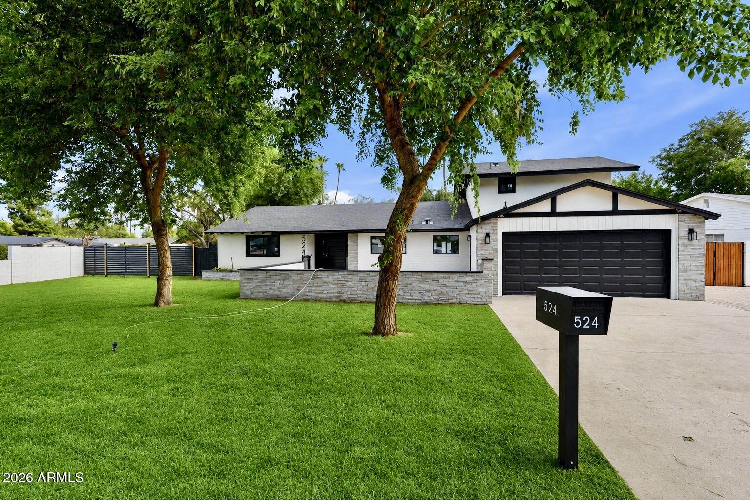 524 W Harmont Drive — photo