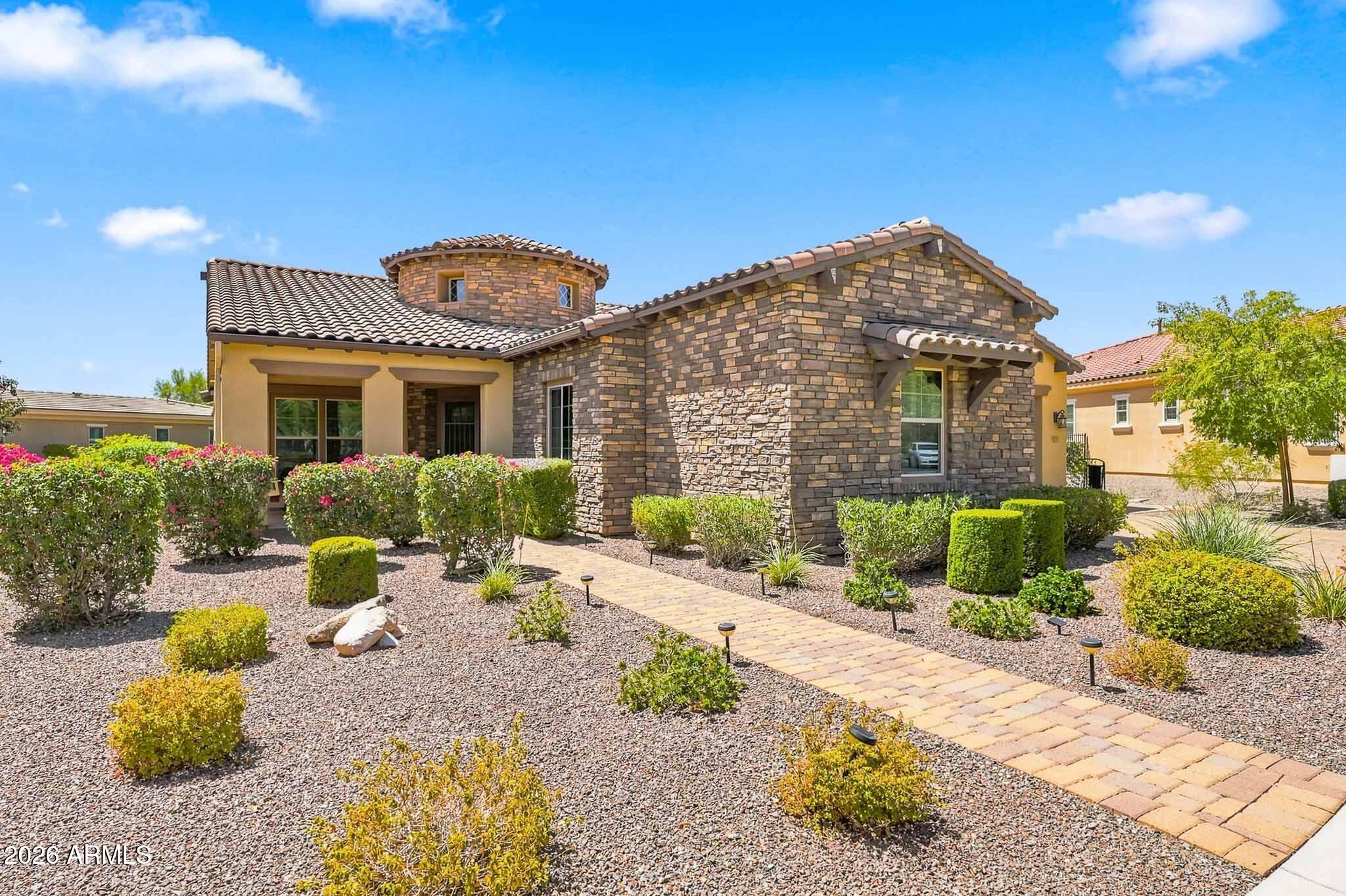 4858 N Grandview Drive — photo
