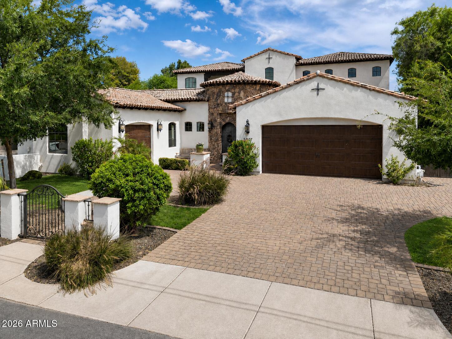 5807 E Orange Blossom Lane — photo