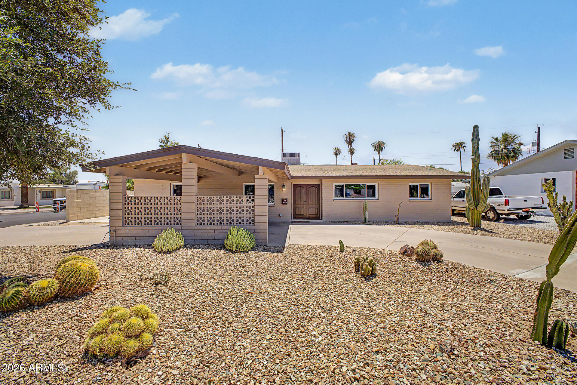 1043 E Lilac Drive — photo