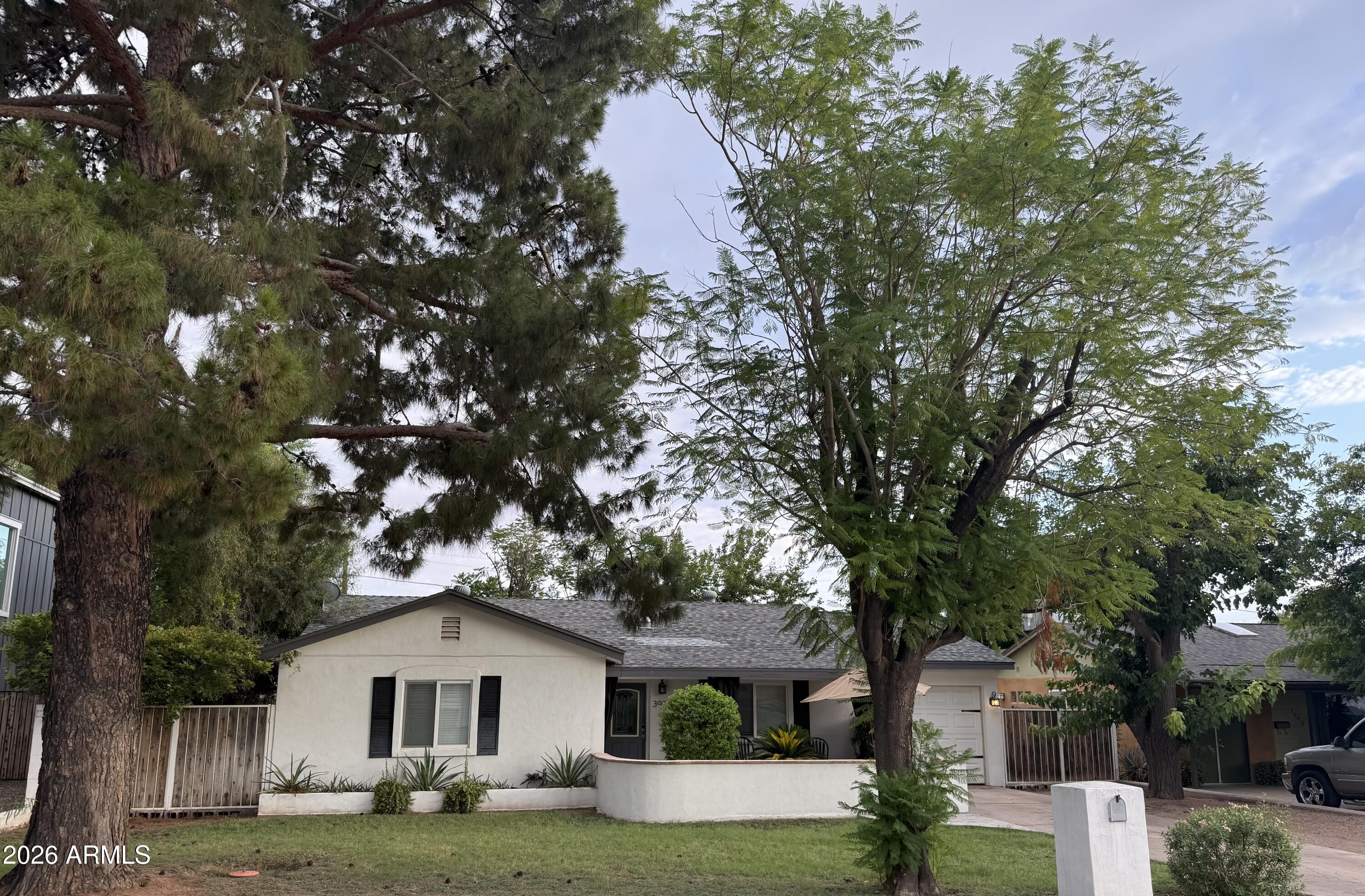 3907 E Devonshire Avenue — photo