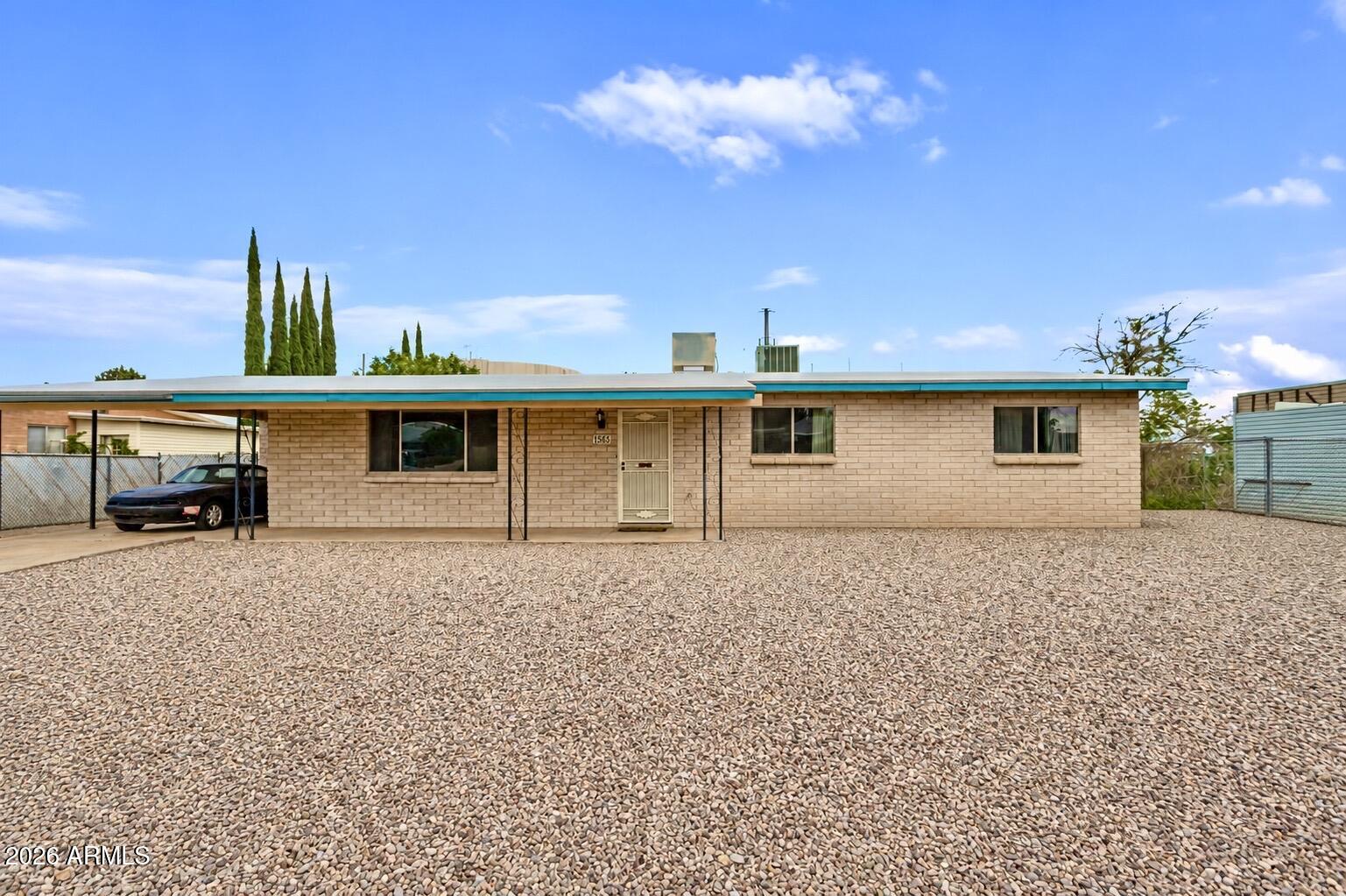 565 Earl Drive — photo