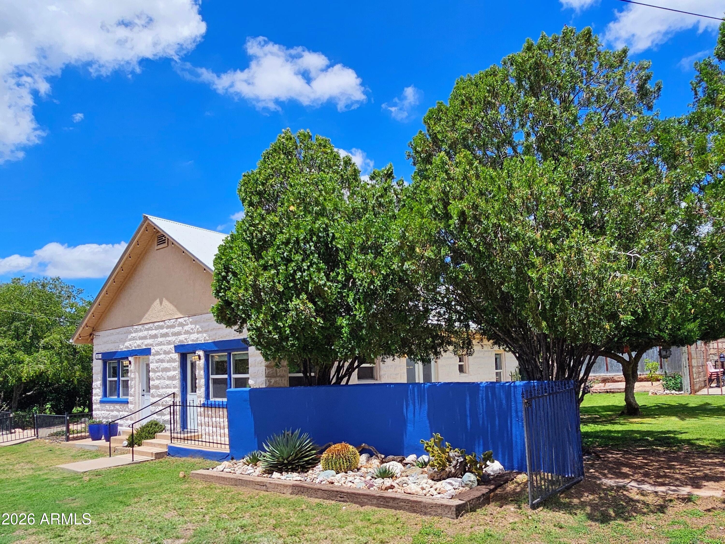 121 Black Knob View — photo