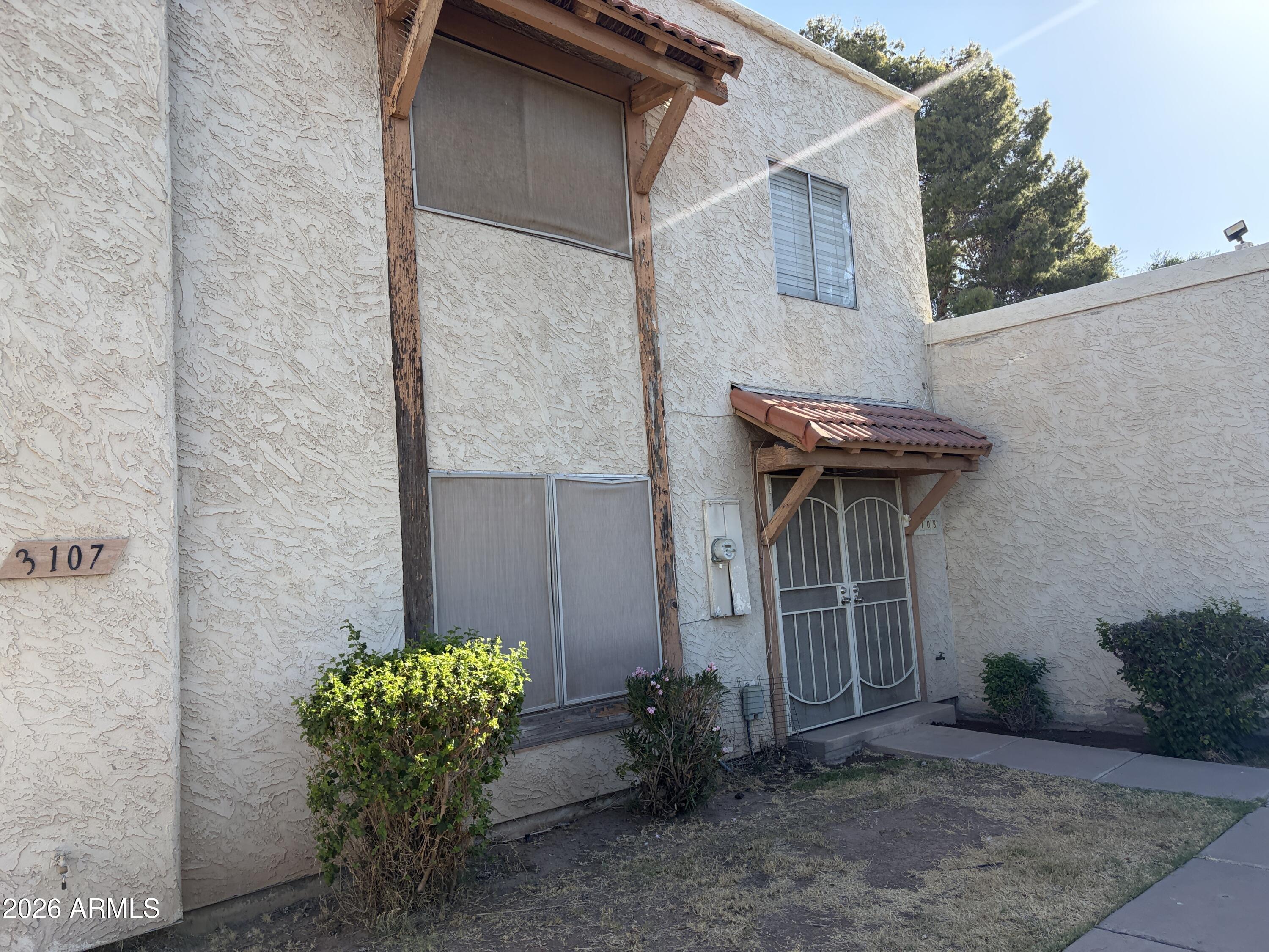 3105 W Loma Lane — photo