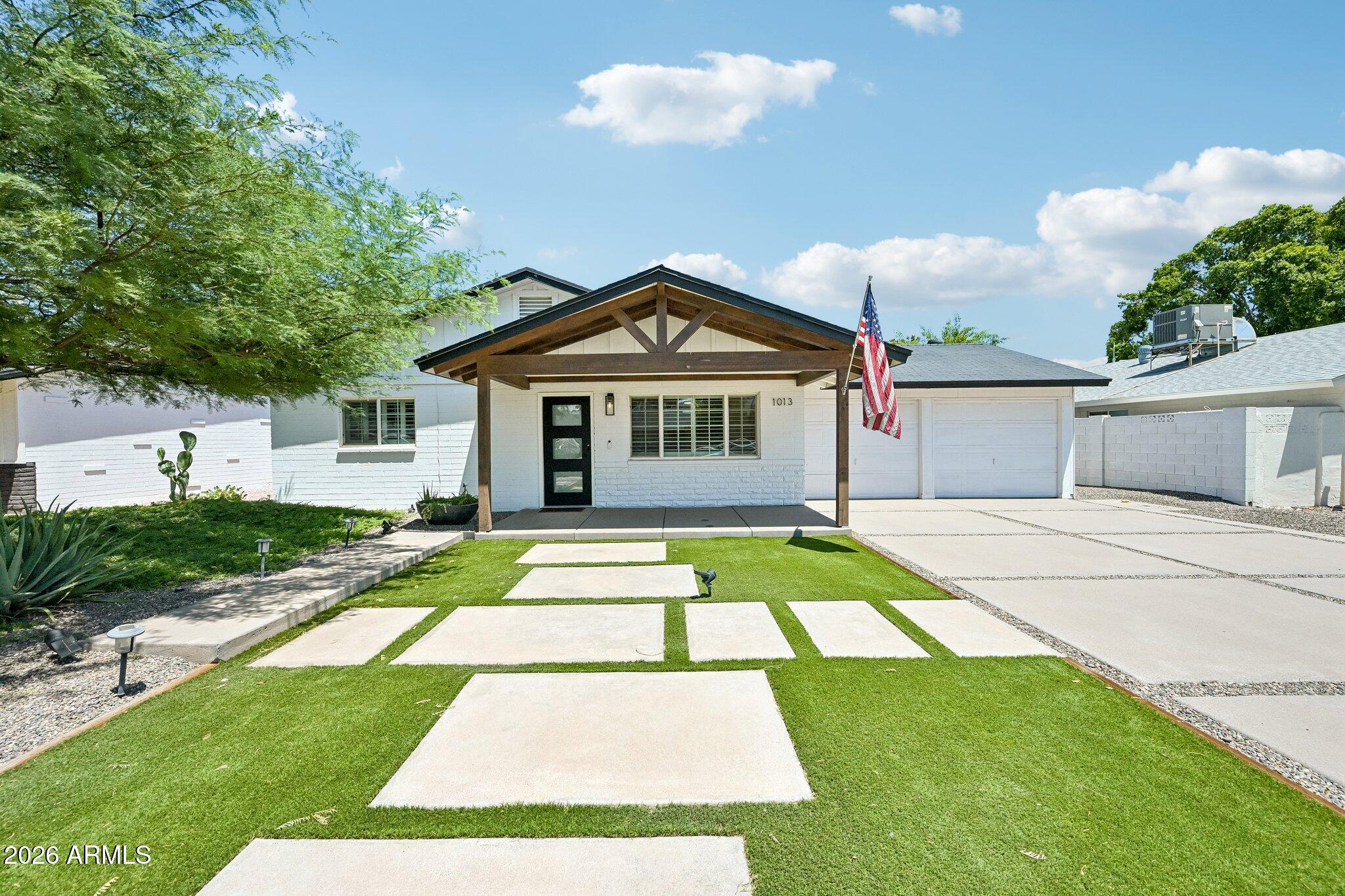 1013 S Parkside Drive — photo