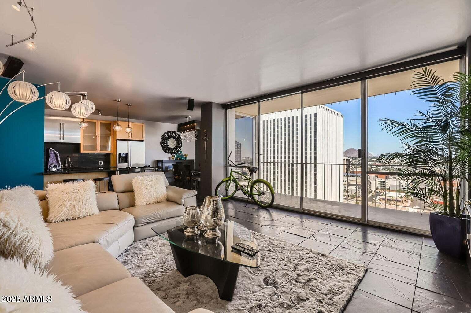 207 W Clarendon Avenue G18 — photo