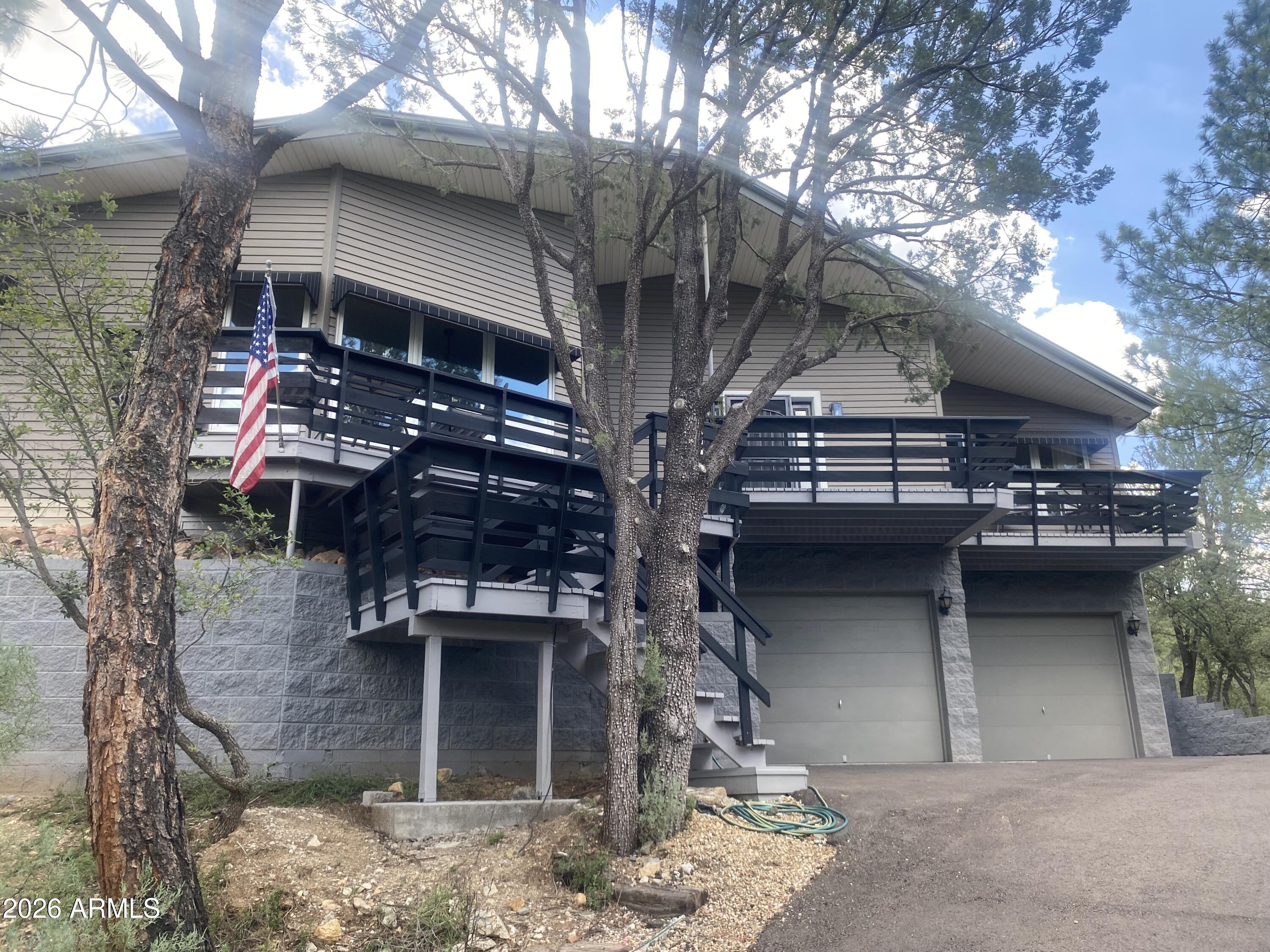911 Sugarloaf Road — photo